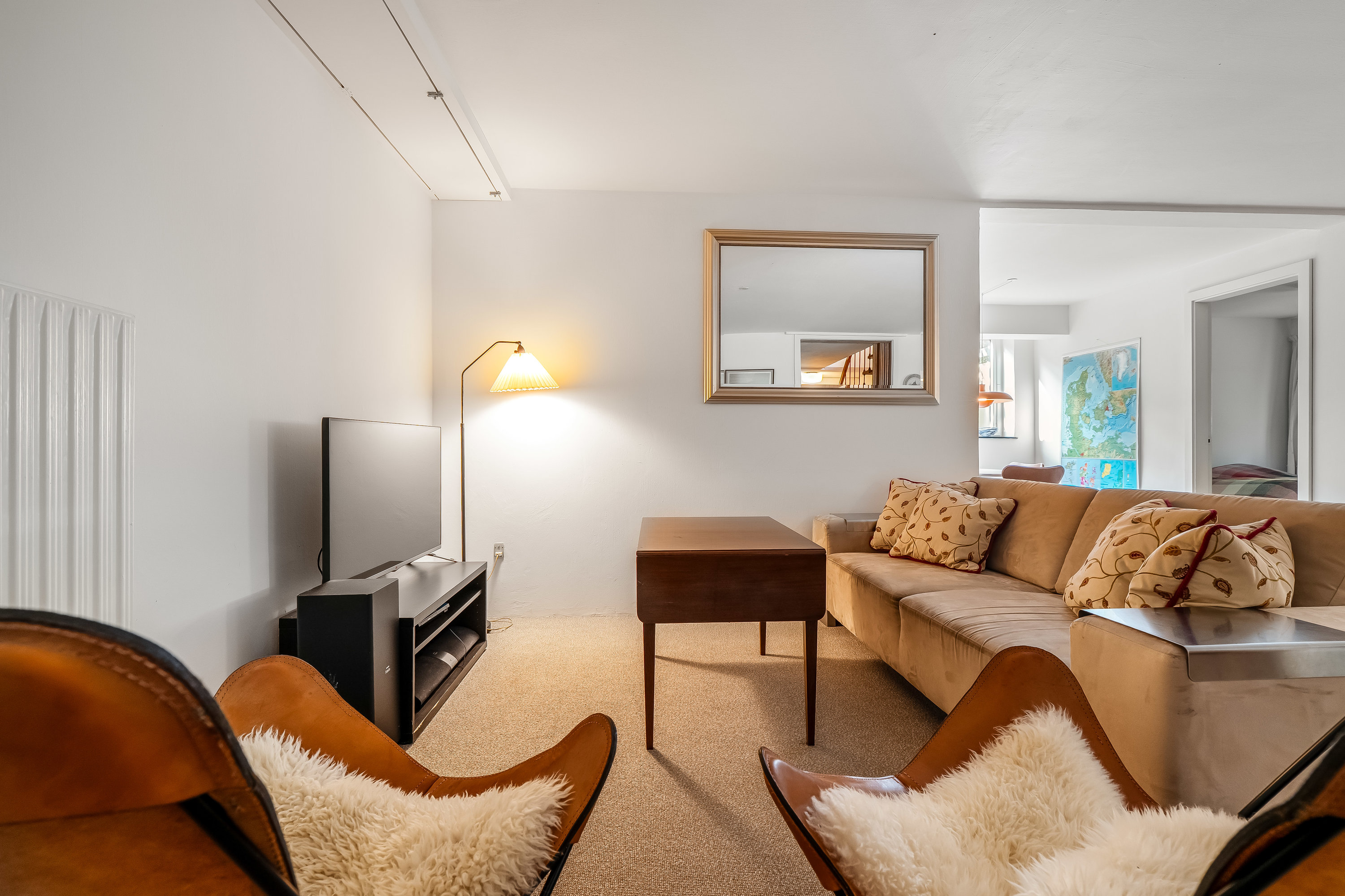 Fremhævet stue billede i fuldskærmstilstand. Billede af Digemestervej 3, 3400 Hillerød