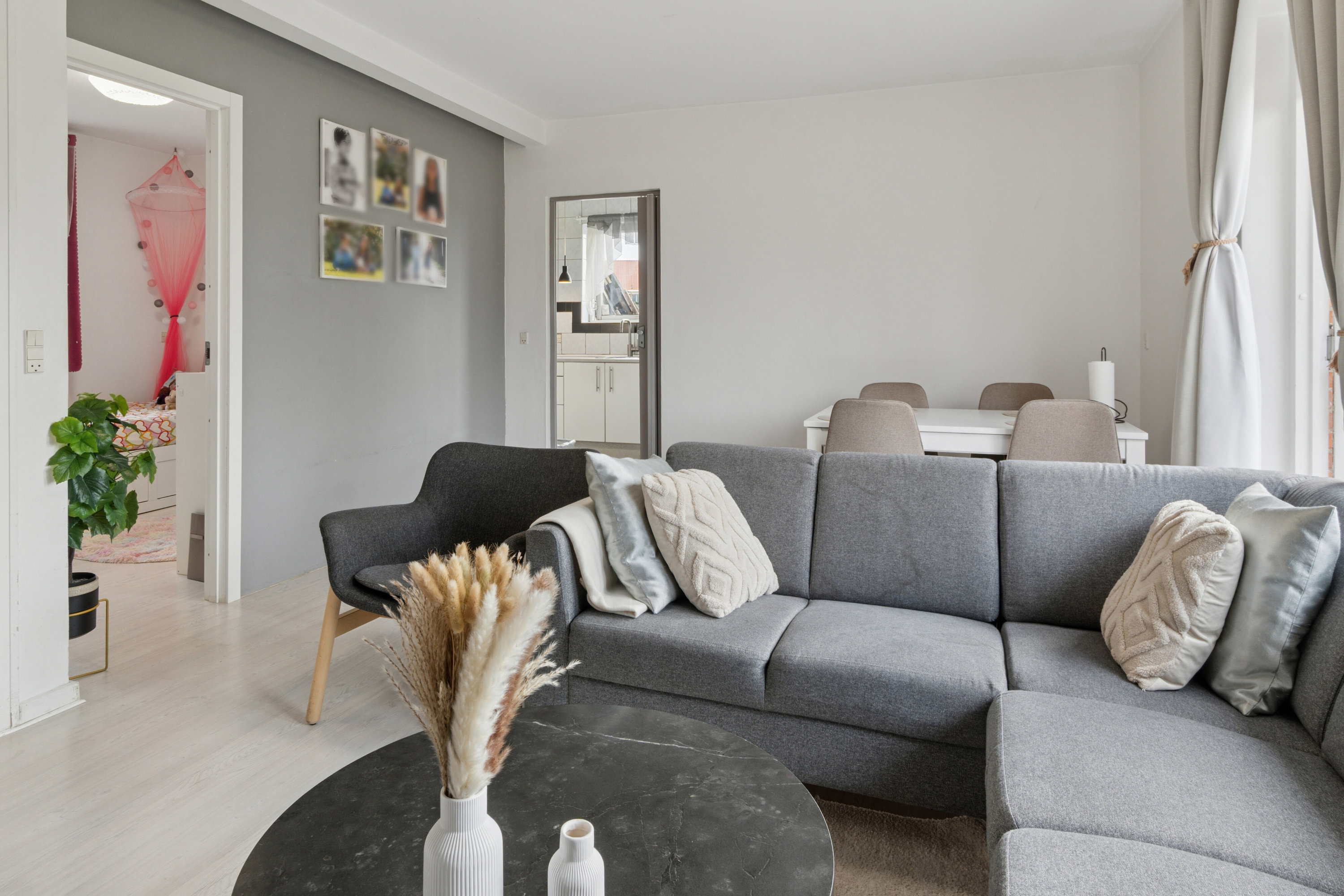 Fremhævet stue billede i fuldskærmstilstand. Billede af Rønne Allé 22, 2605 Brøndby