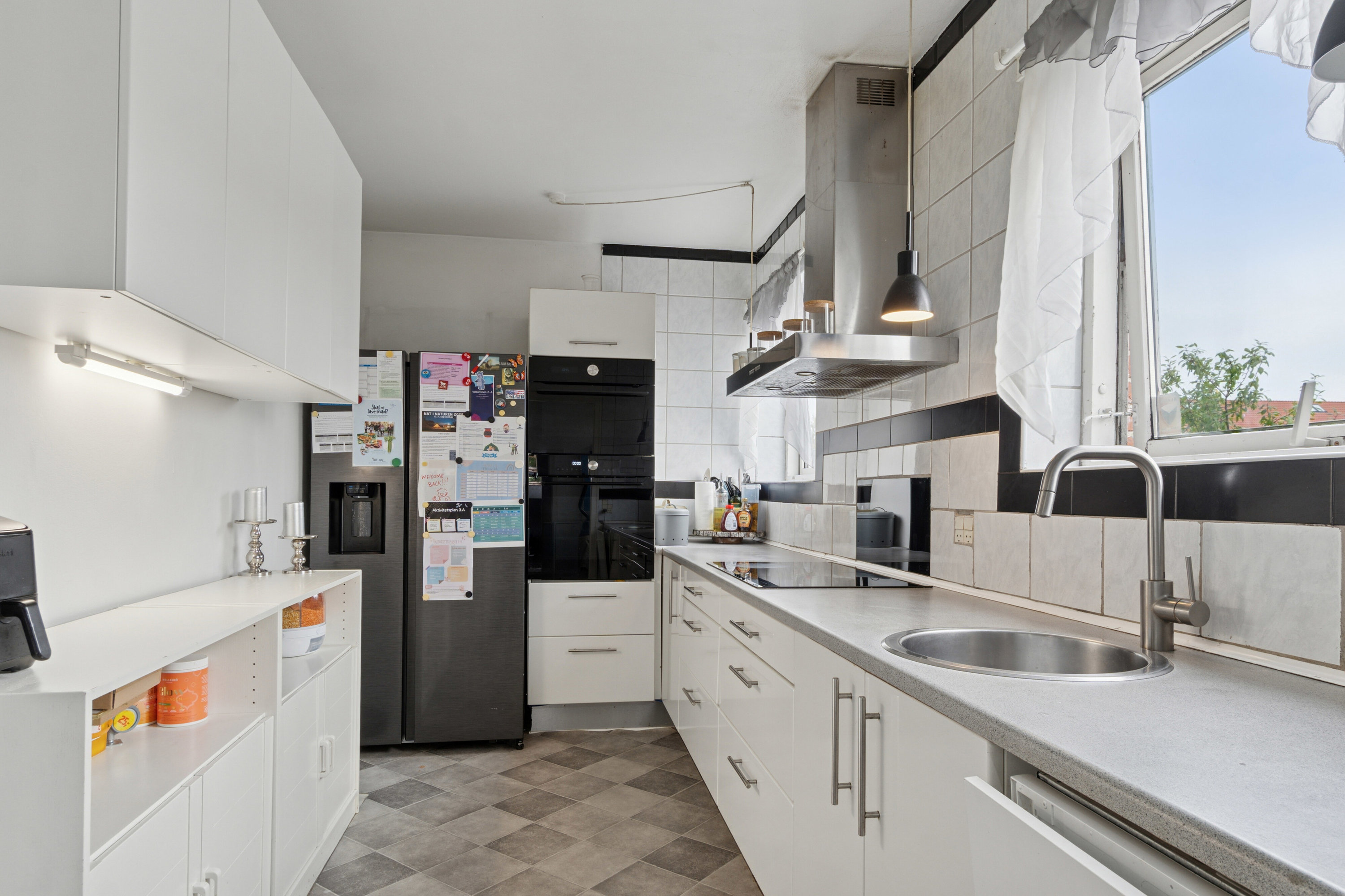 Fremhævet køkken billede i fuldskærmstilstand. Billede af Rønne Allé 22, 2605 Brøndby