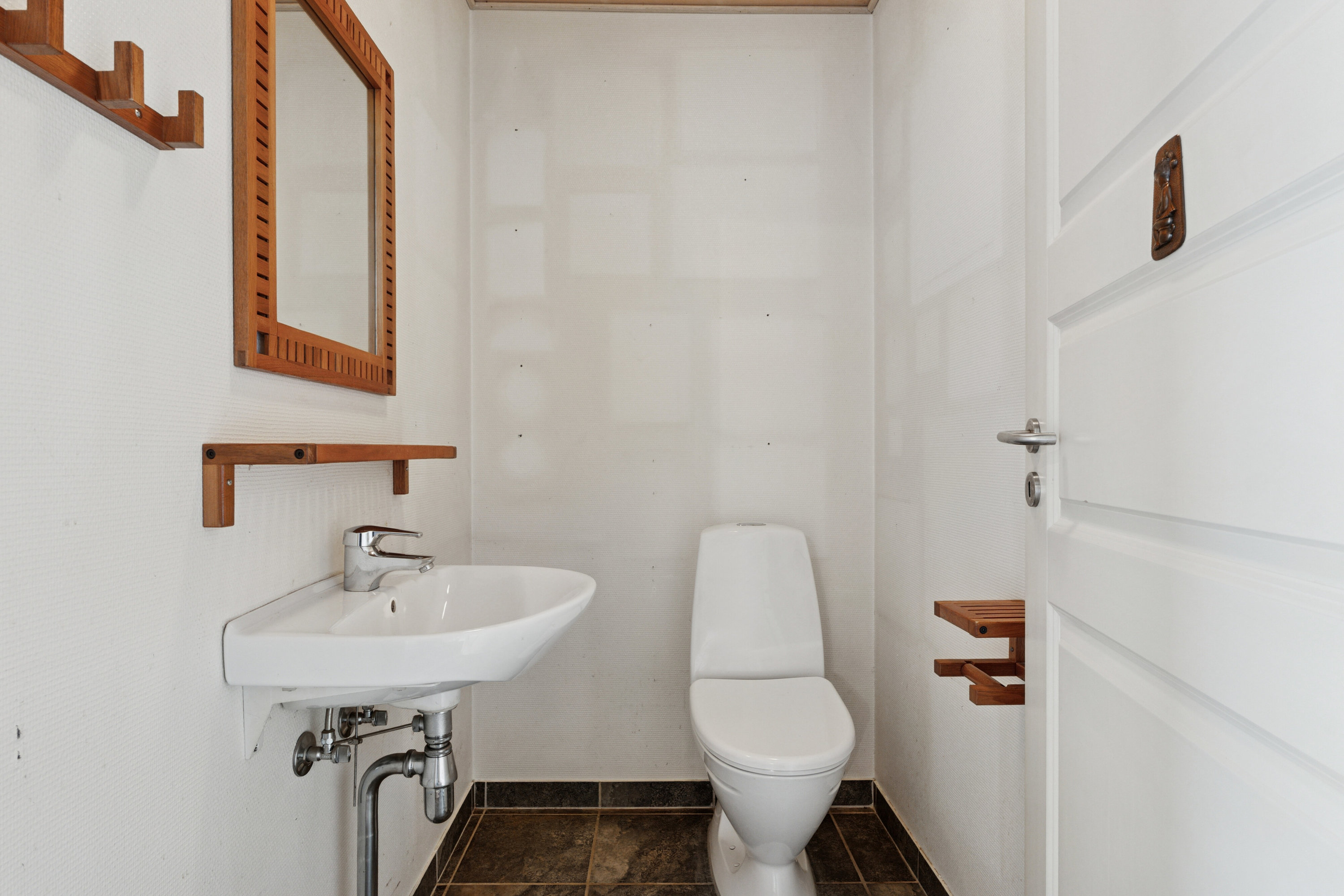 Fremhævet toilet billede i fuldskærmstilstand. Billede af Kastrupparken 7, 4760 Vordingborg