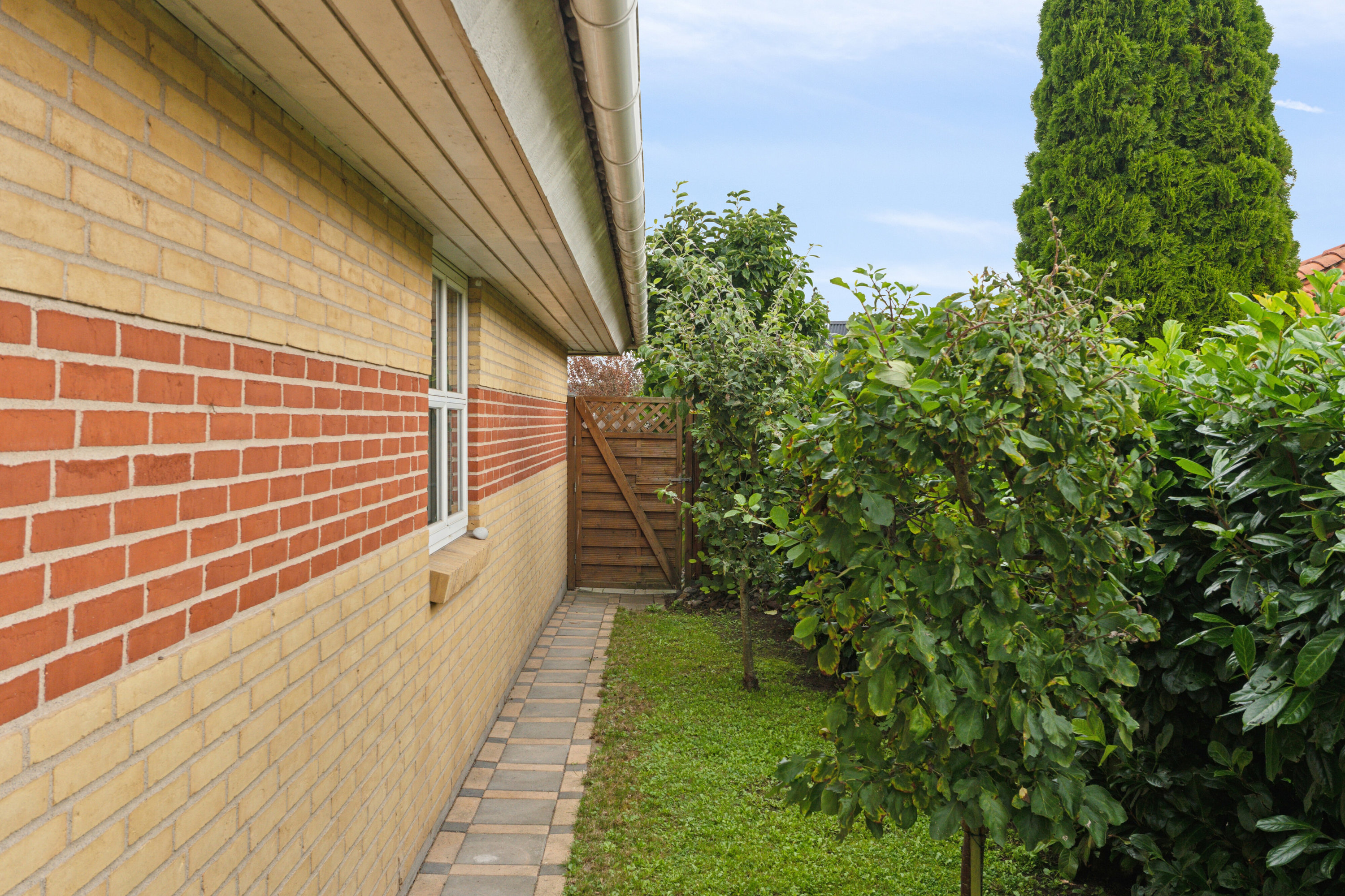 Fremhævet set fra haven billede i fuldskærmstilstand. Billede af Kastrupparken 7, 4760 Vordingborg