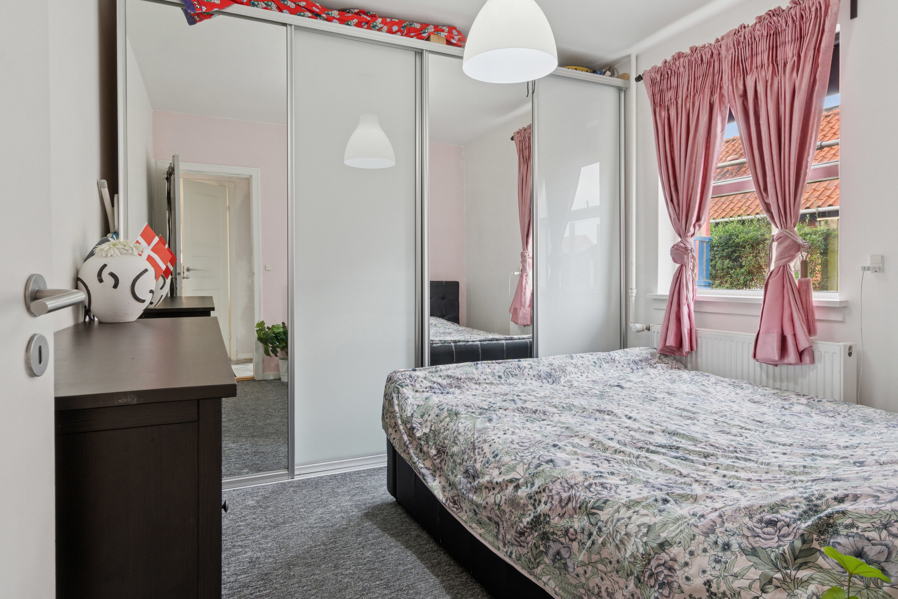 Fremhævet soveværelse billede i fuldskærmstilstand. Billede af Rønne Allé 22, 2605 Brøndby