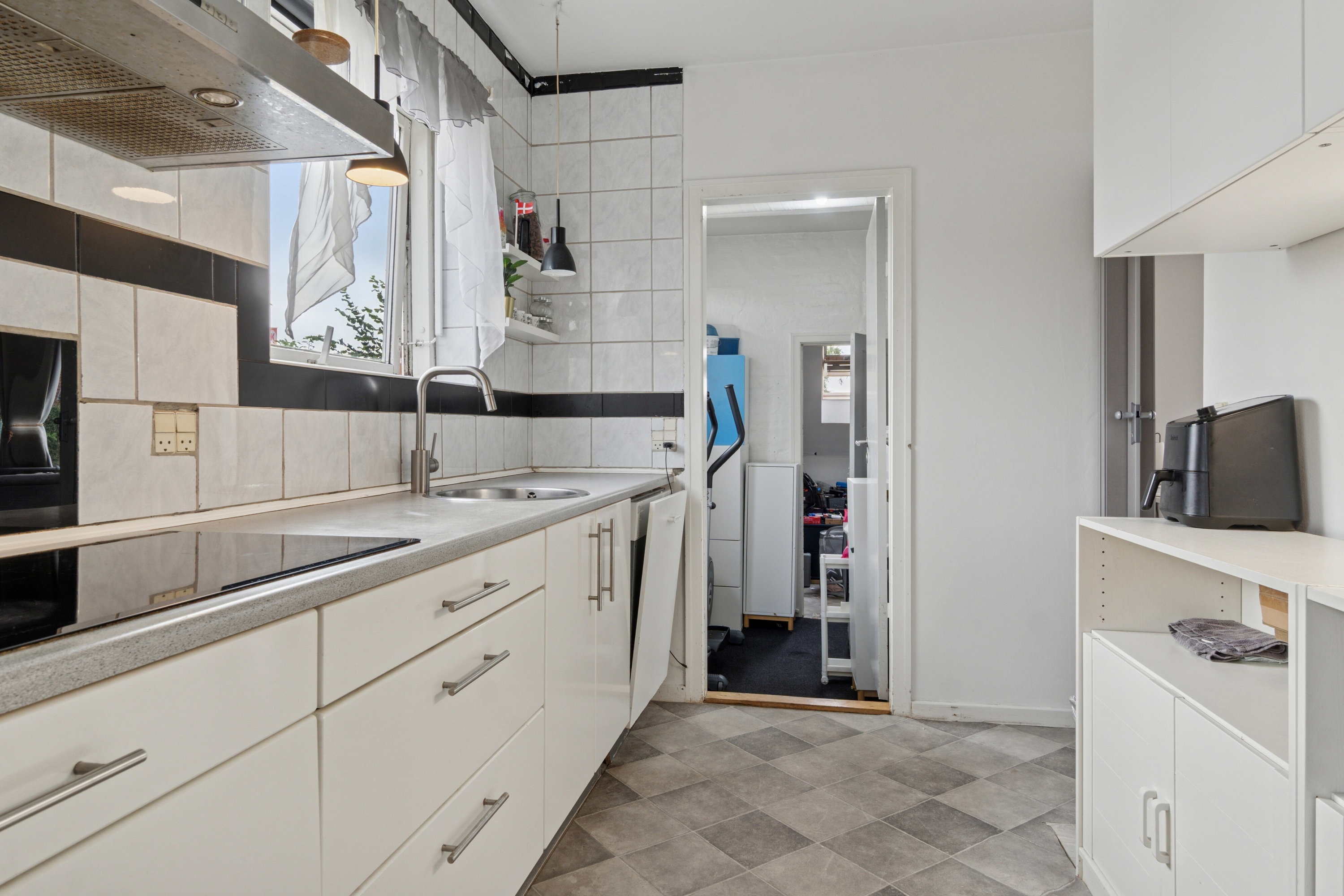 Fremhævet køkken billede i fuldskærmstilstand. Billede af Rønne Allé 22, 2605 Brøndby