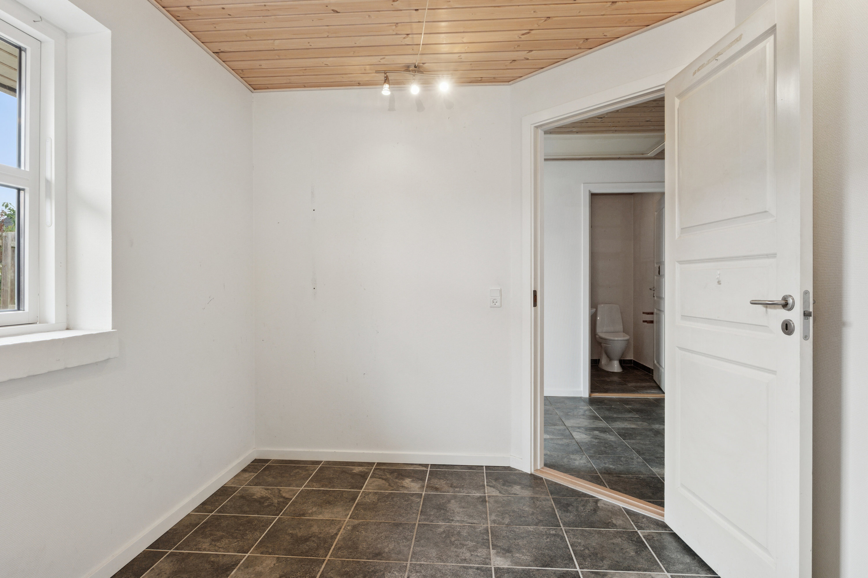 Fremhævet værelse billede i fuldskærmstilstand. Billede af Kastrupparken 7, 4760 Vordingborg