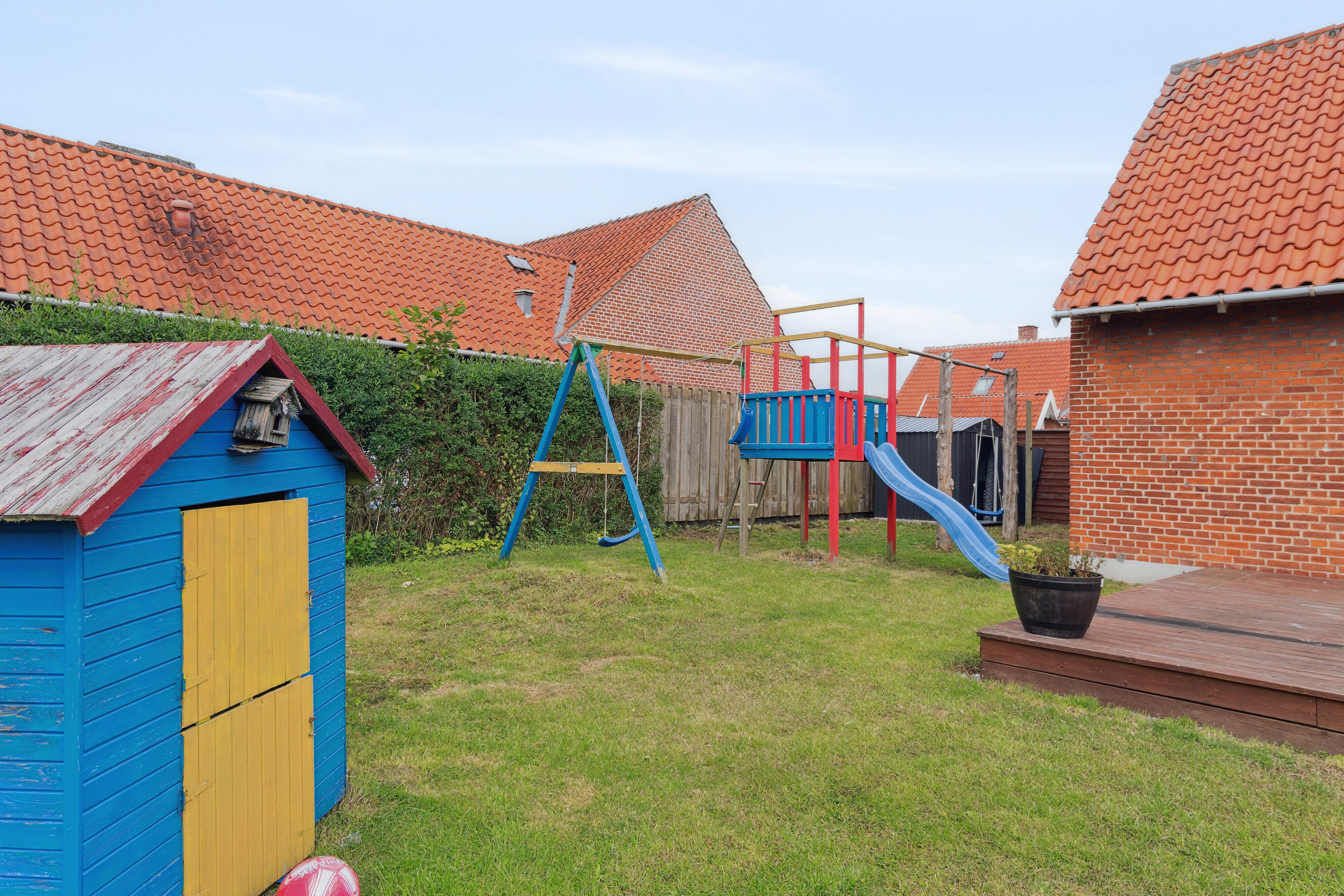 Fremhævet set fra haven billede i fuldskærmstilstand. Billede af Rønne Allé 22, 2605 Brøndby