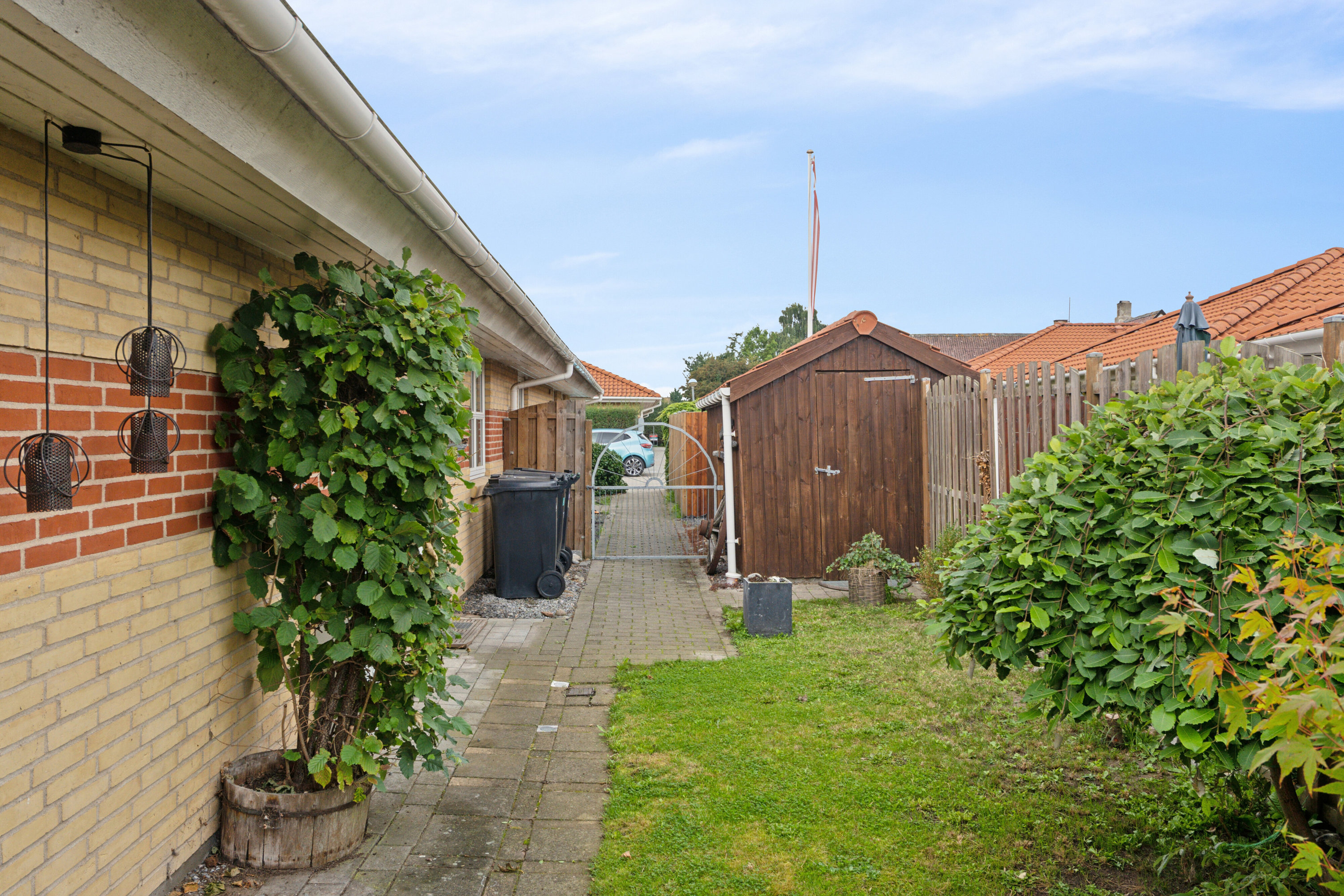 Fremhævet set fra haven billede i fuldskærmstilstand. Billede af Kastrupparken 7, 4760 Vordingborg