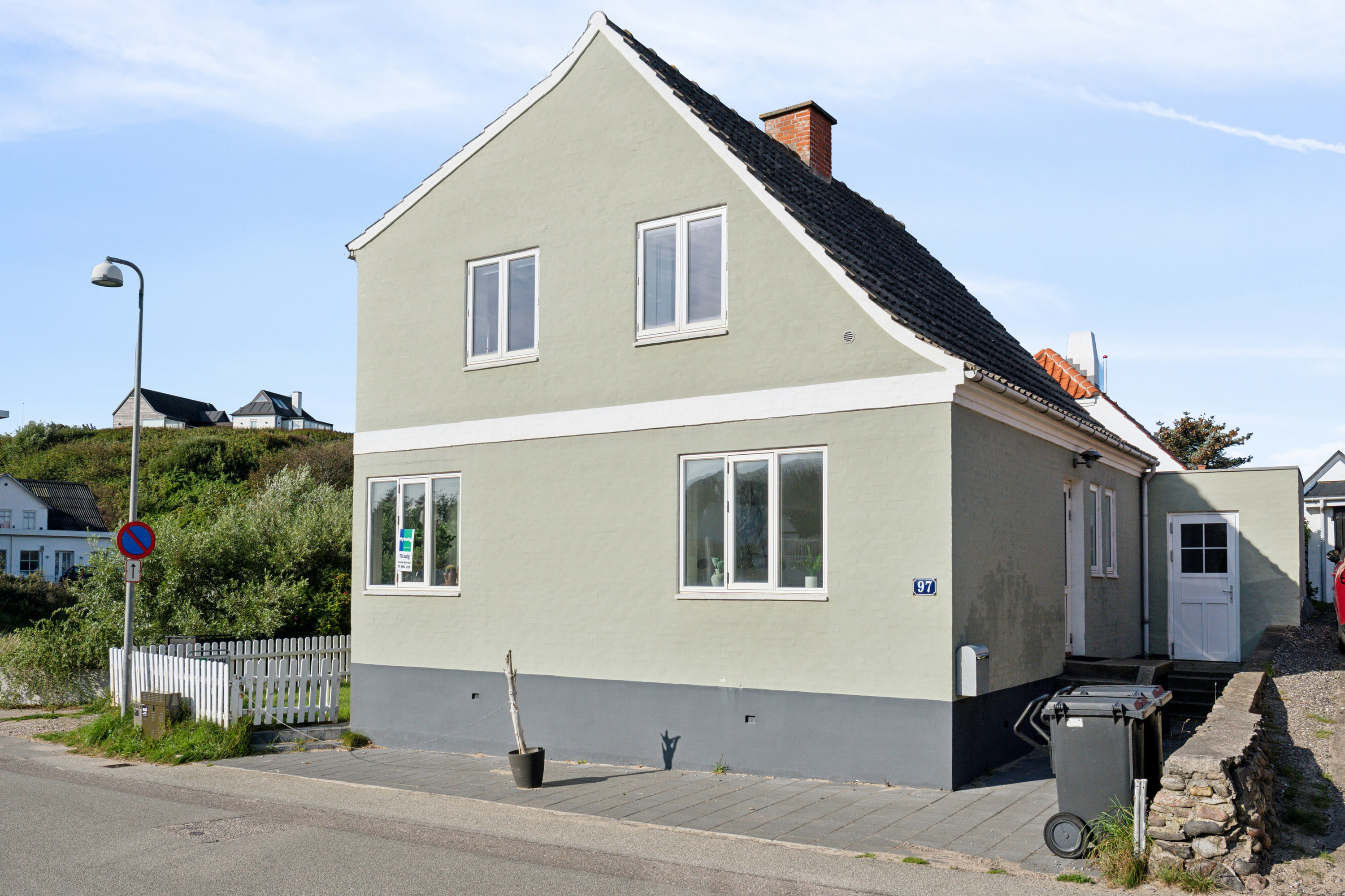 Fremhævet set fra vejen billede i fuldskærmstilstand. Billede af Strandvejen 97, Lønstrup, 9800 Hjørring