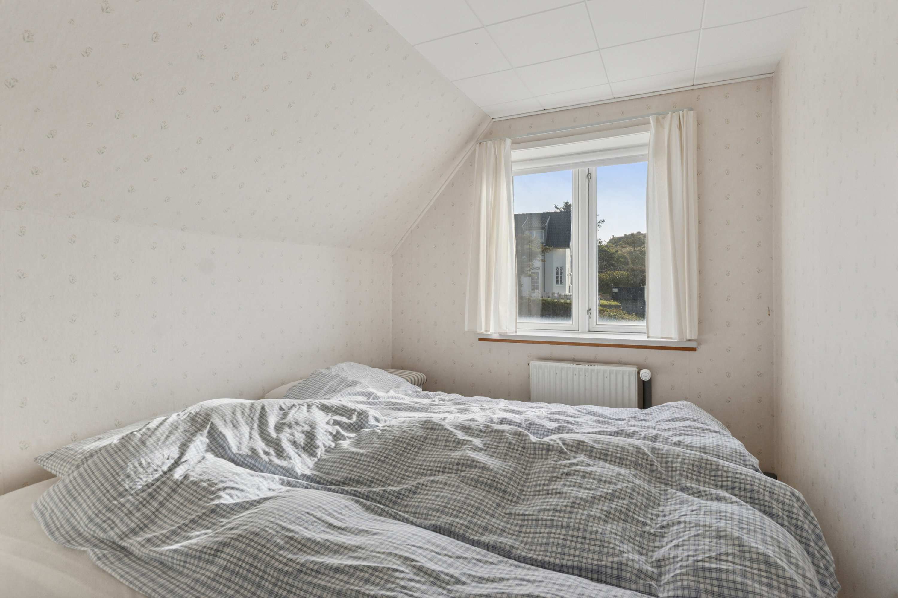 Fremhævet soveværelse billede i fuldskærmstilstand. Billede af Strandvejen 97, Lønstrup, 9800 Hjørring