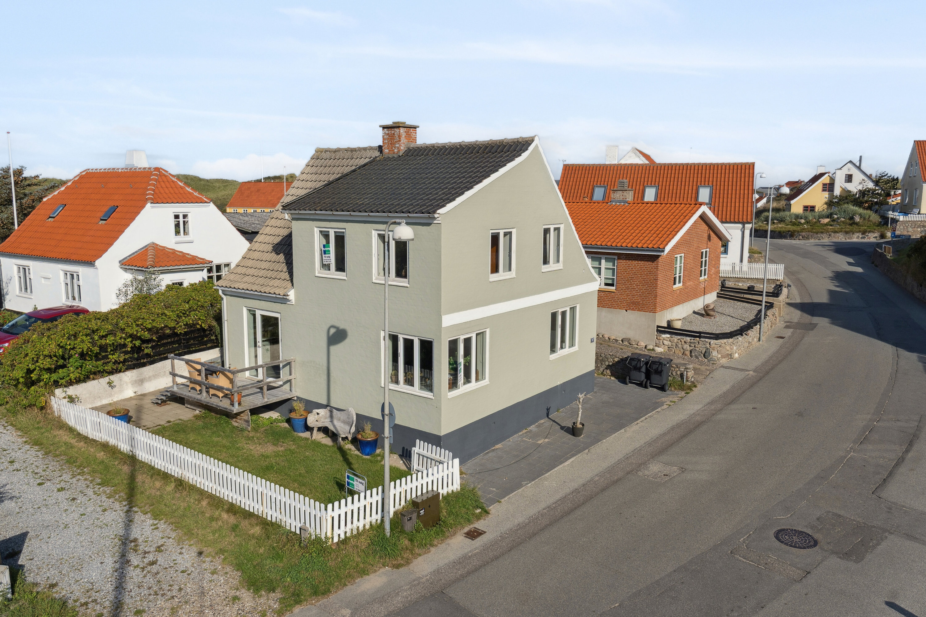 Fremhævet set fra vejen billede i fuldskærmstilstand. Billede af Strandvejen 97, Lønstrup, 9800 Hjørring