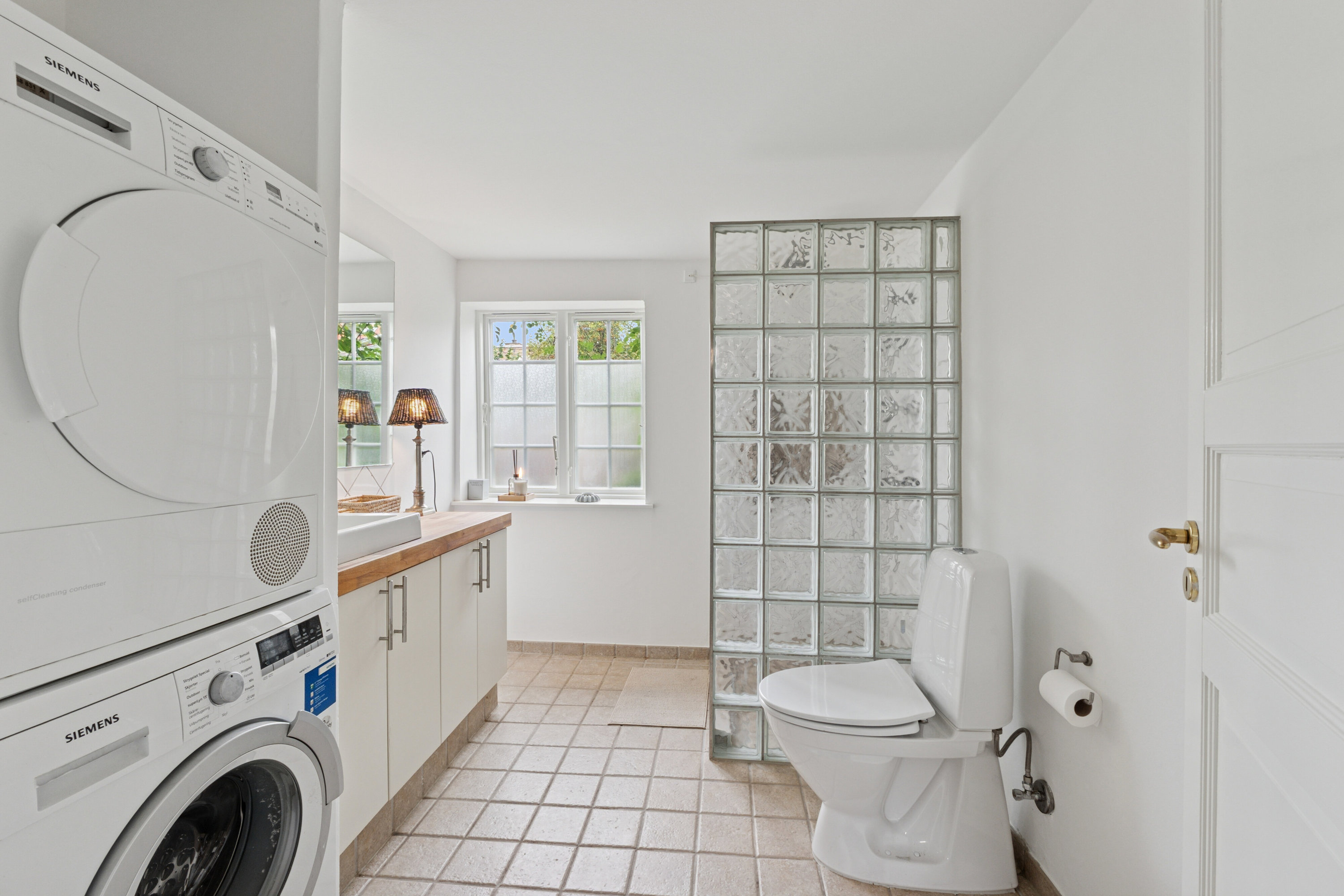 Fremhævet badeværelse billede i fuldskærmstilstand. Billede af Asylgade 7C, 2800 Kongens Lyngby