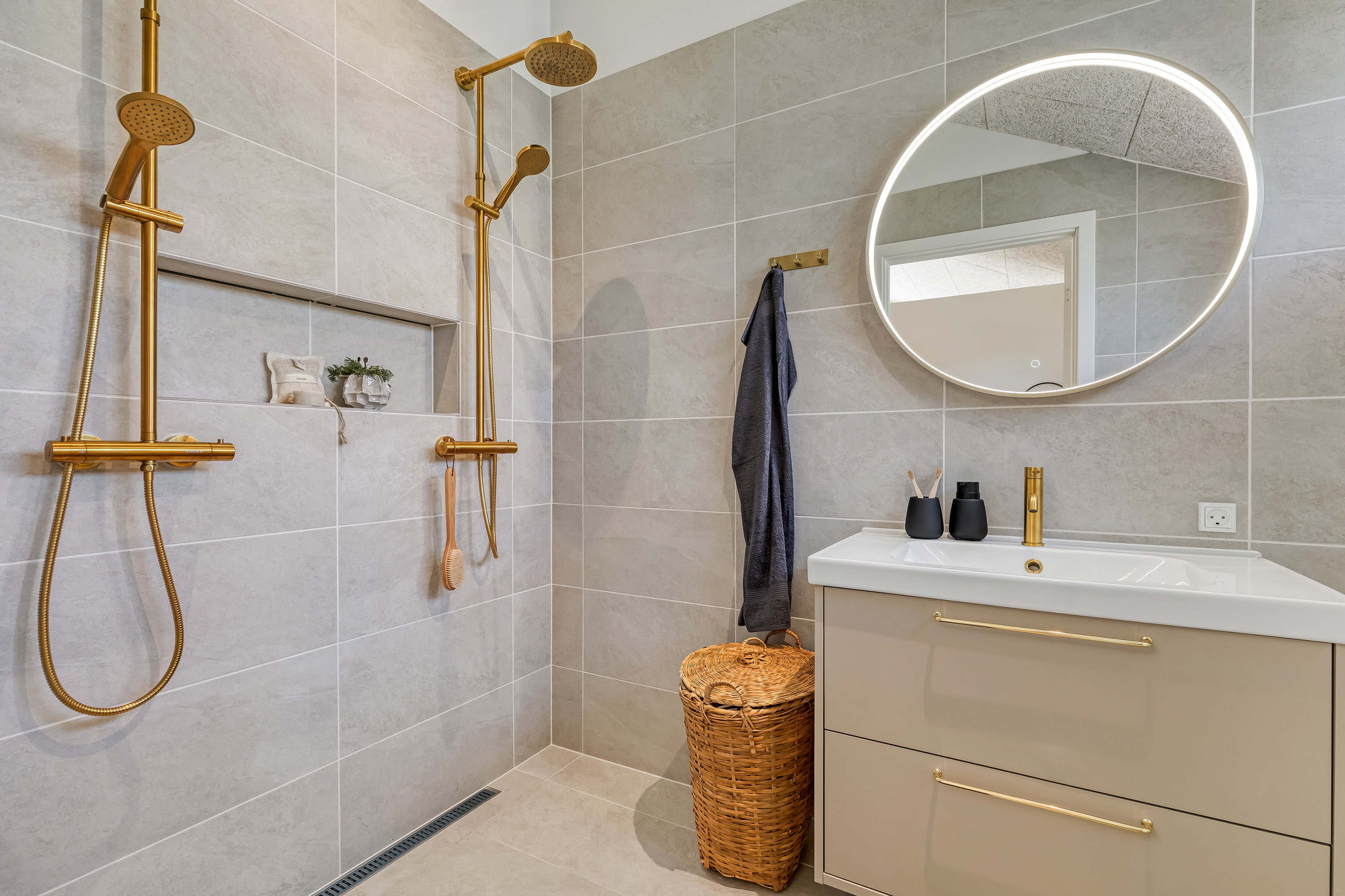 Fremhævet badeværelse billede i fuldskærmstilstand. Billede af Kishøjen 11, Bakkebjerg, 3230 Græsted