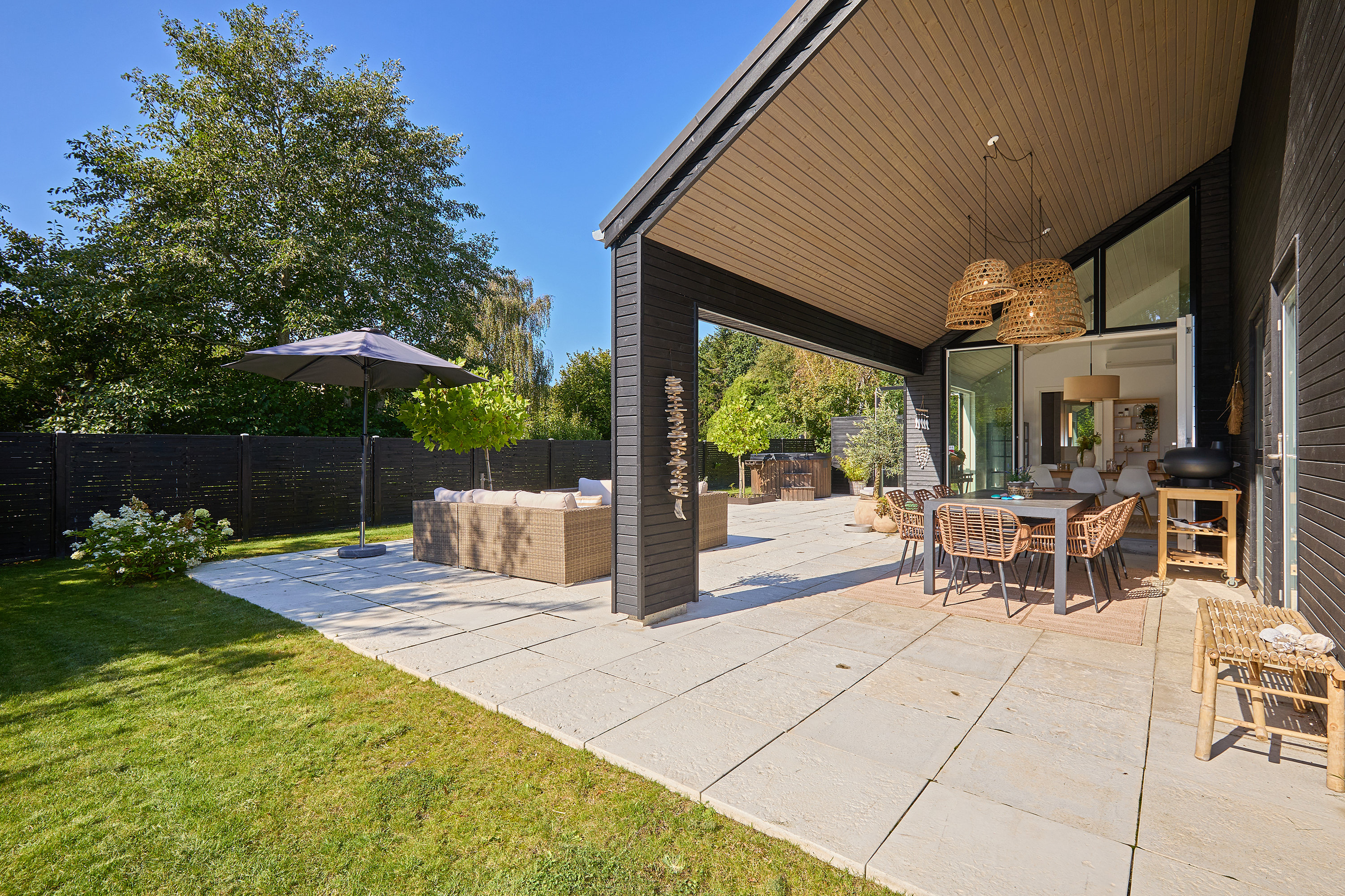 Fremhævet terrasse billede i fuldskærmstilstand. Billede af Åvej 6, Rågeleje, 3210 Vejby