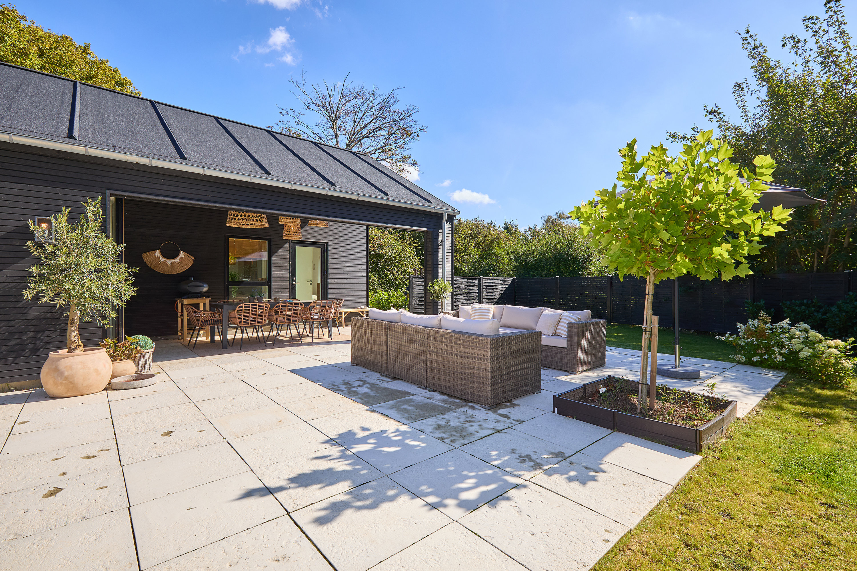 Fremhævet terrasse billede i fuldskærmstilstand. Billede af Åvej 6, Rågeleje, 3210 Vejby