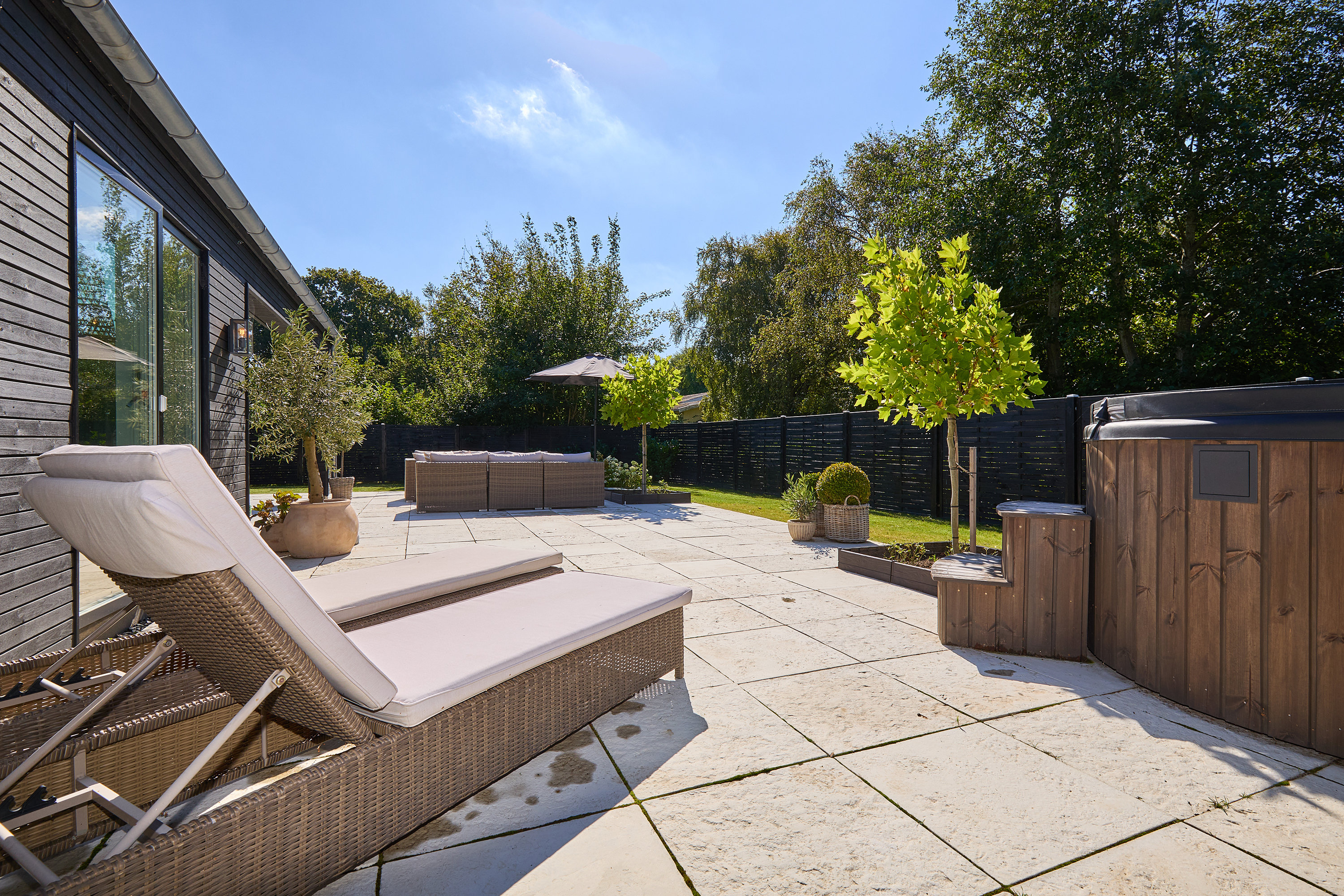 Fremhævet terrasse billede i fuldskærmstilstand. Billede af Åvej 6, Rågeleje, 3210 Vejby