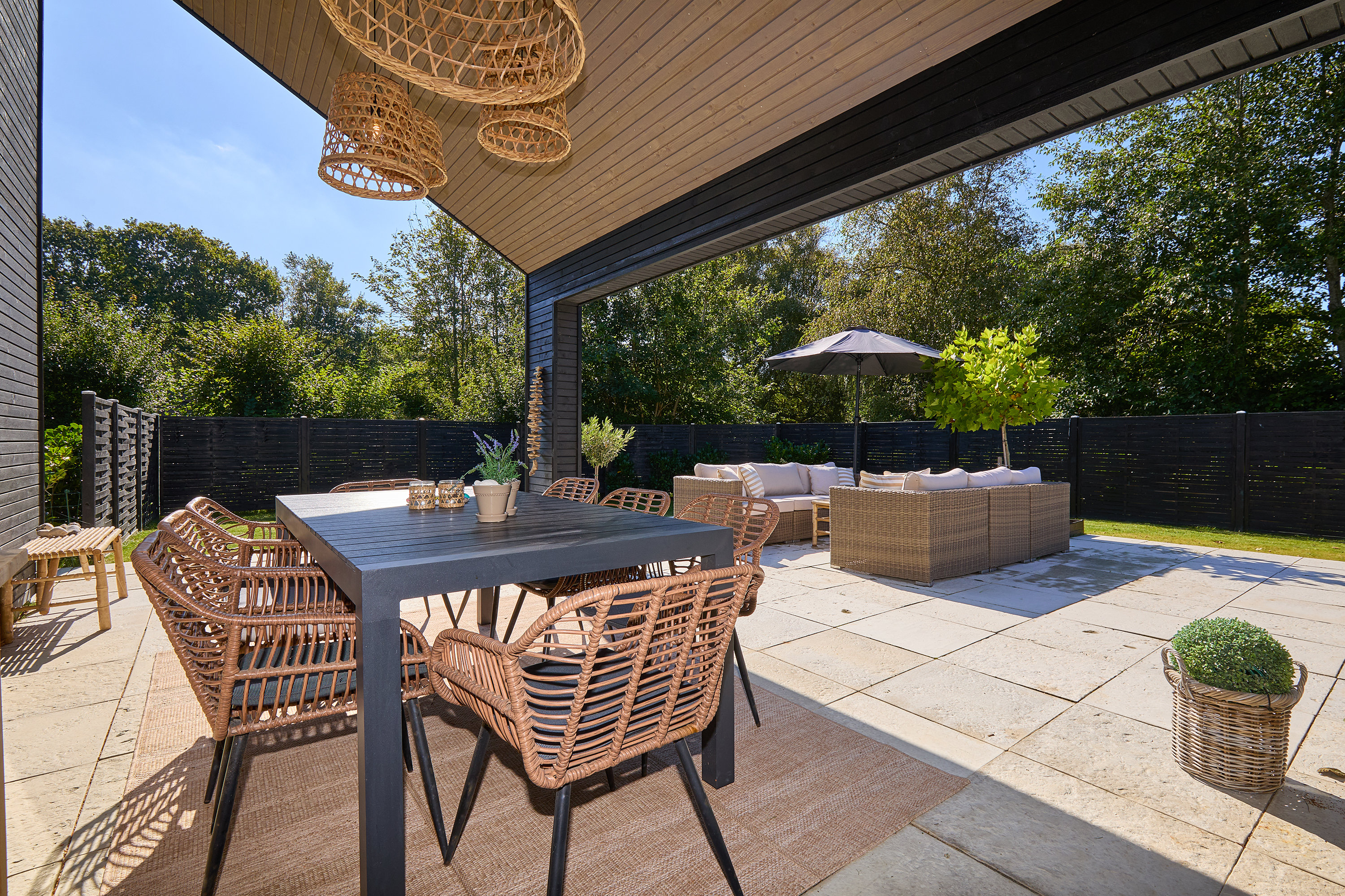 Fremhævet terrasse billede i fuldskærmstilstand. Billede af Åvej 6, Rågeleje, 3210 Vejby