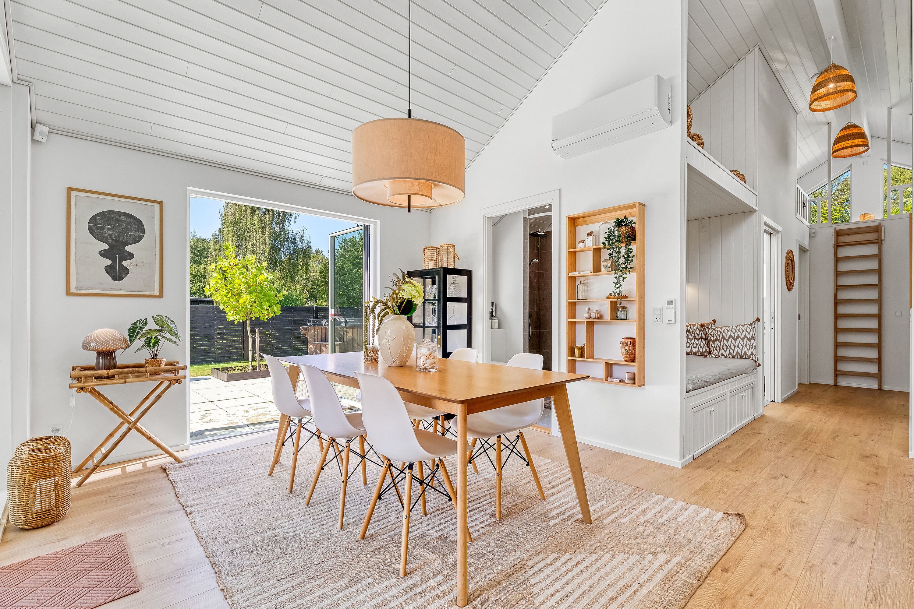 Fremhævet alrum billede i fuldskærmstilstand. Billede af Åvej 6, Rågeleje, 3210 Vejby