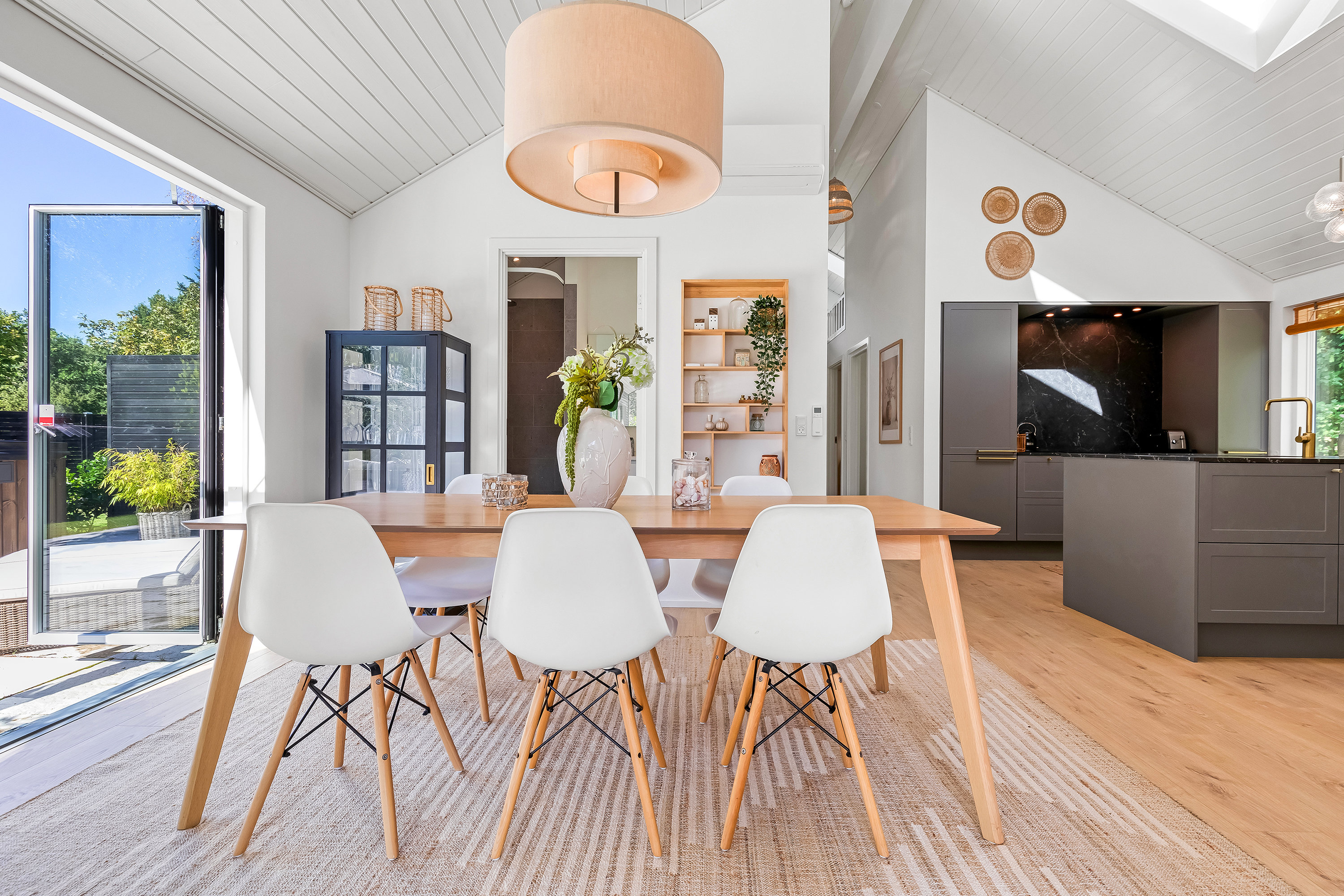 Fremhævet alrum billede i fuldskærmstilstand. Billede af Åvej 6, Rågeleje, 3210 Vejby