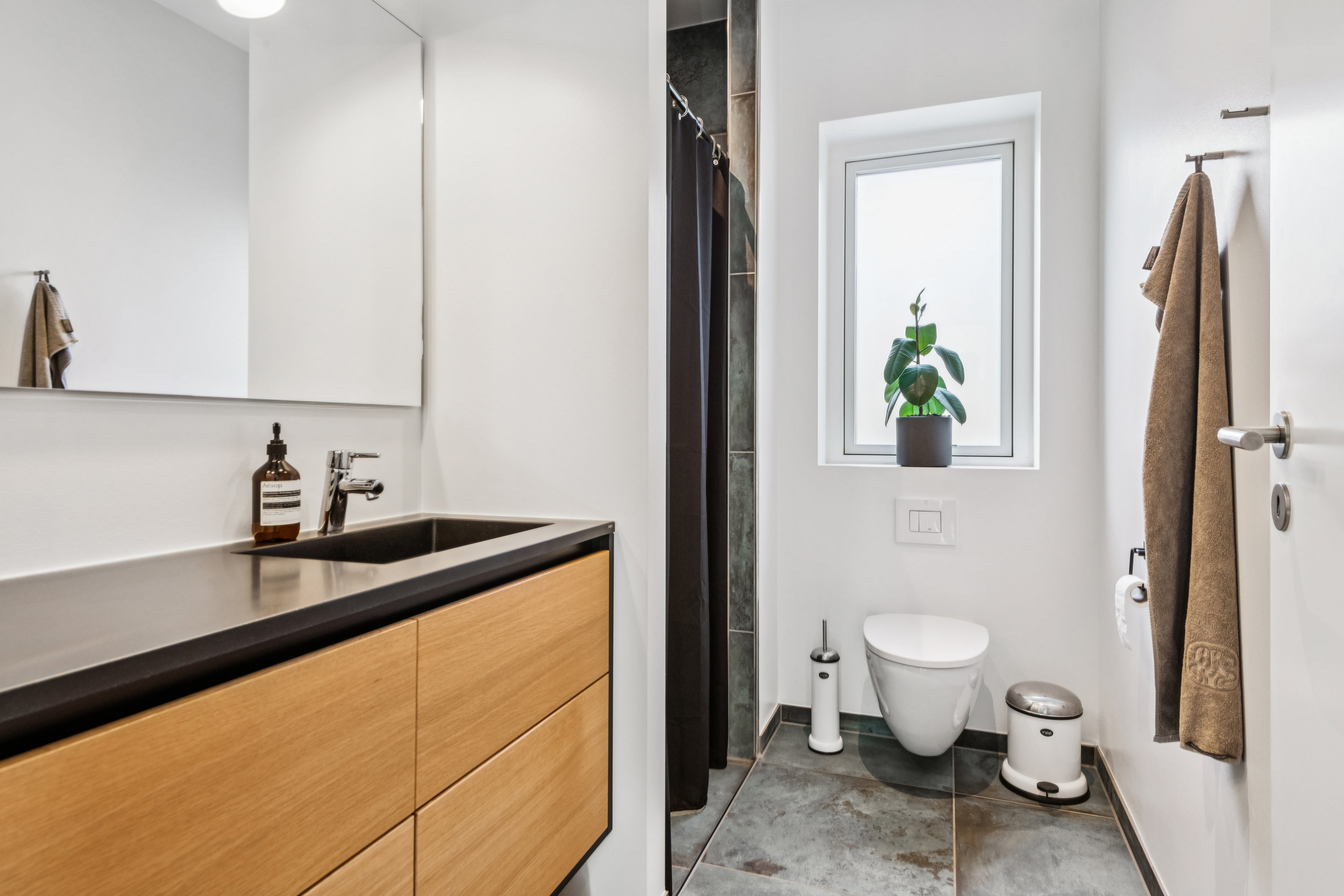 Fremhævet badeværelse billede i fuldskærmstilstand. Billede af Porsborgvej 80, 9530 Støvring