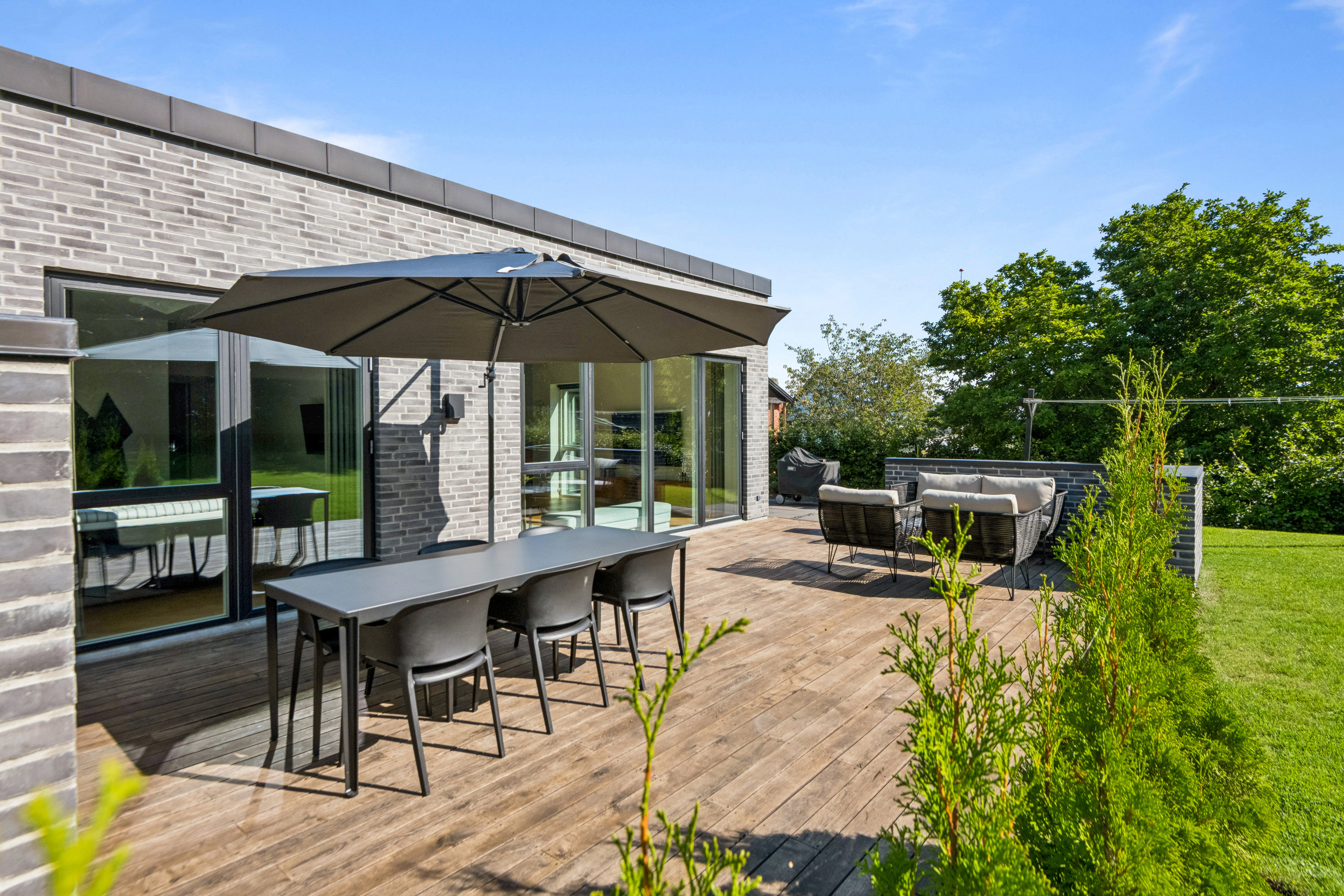 Fremhævet terrasse billede i fuldskærmstilstand. Billede af Porsborgvej 80, 9530 Støvring