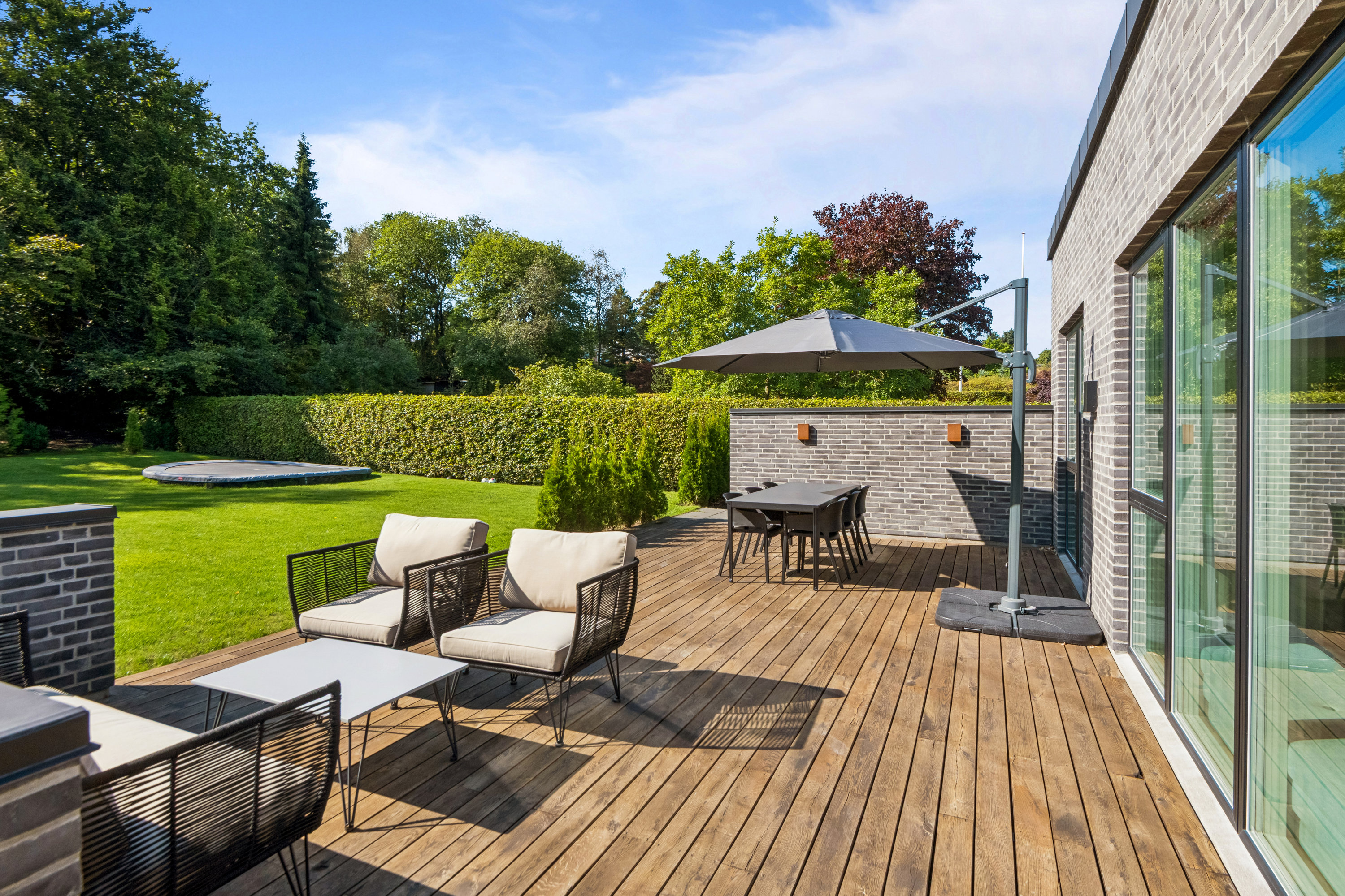 Fremhævet terrasse billede i fuldskærmstilstand. Billede af Porsborgvej 80, 9530 Støvring