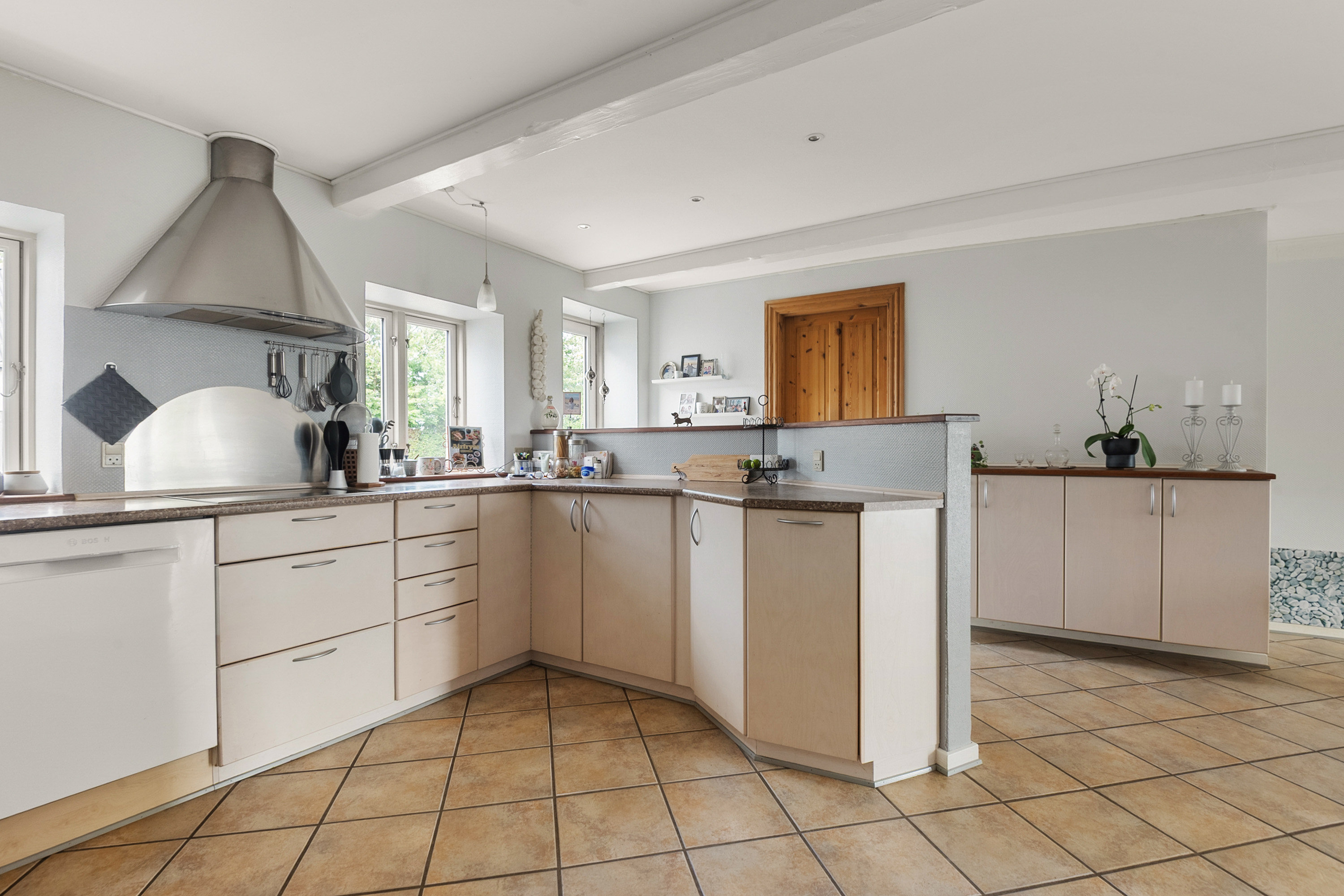 Fremhævet køkken billede i fuldskærmstilstand. Billede af Grønnevej 1, 6851 Janderup Vestj