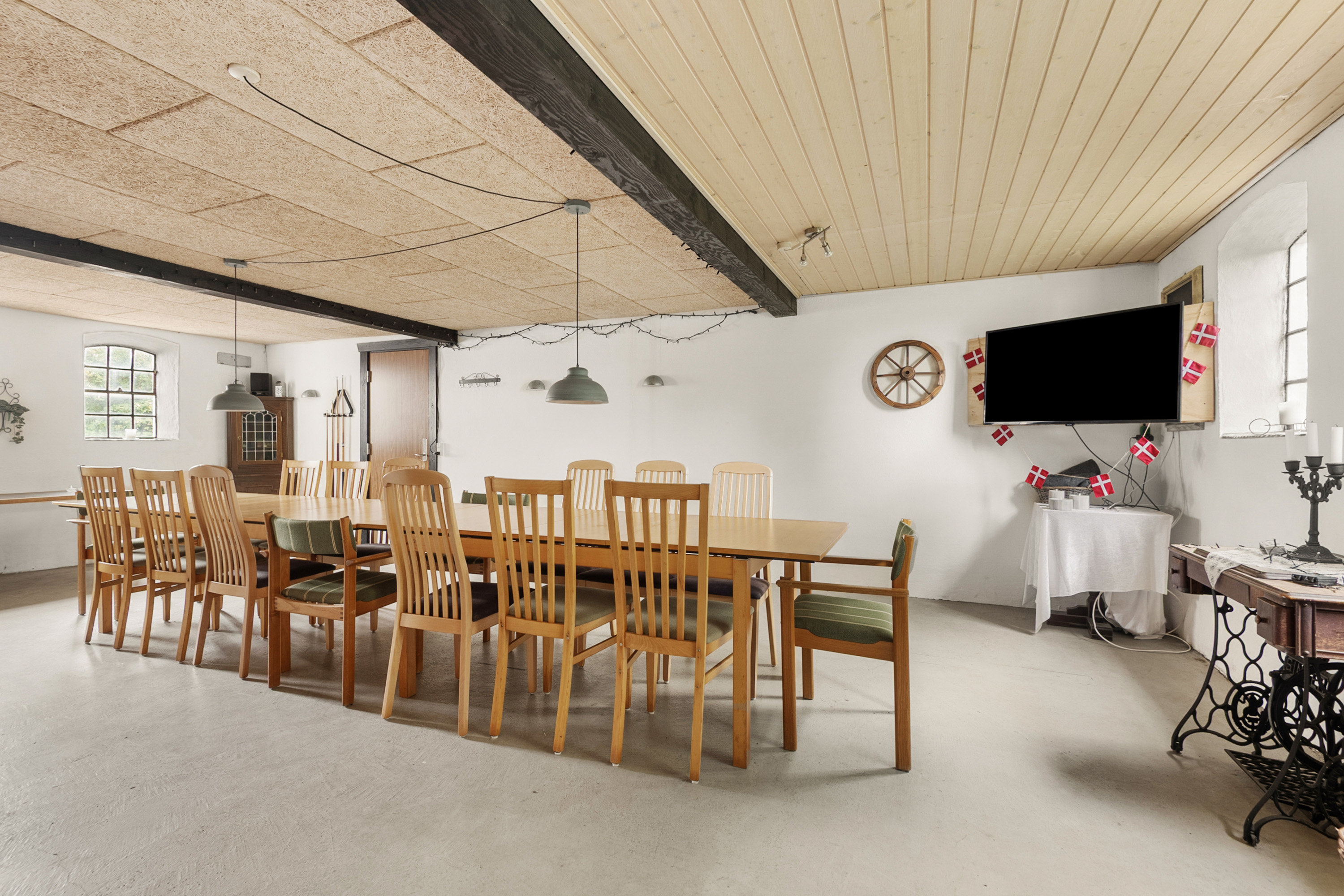 Fremhævet gildesal billede i fuldskærmstilstand. Billede af Grønnevej 1, 6851 Janderup Vestj