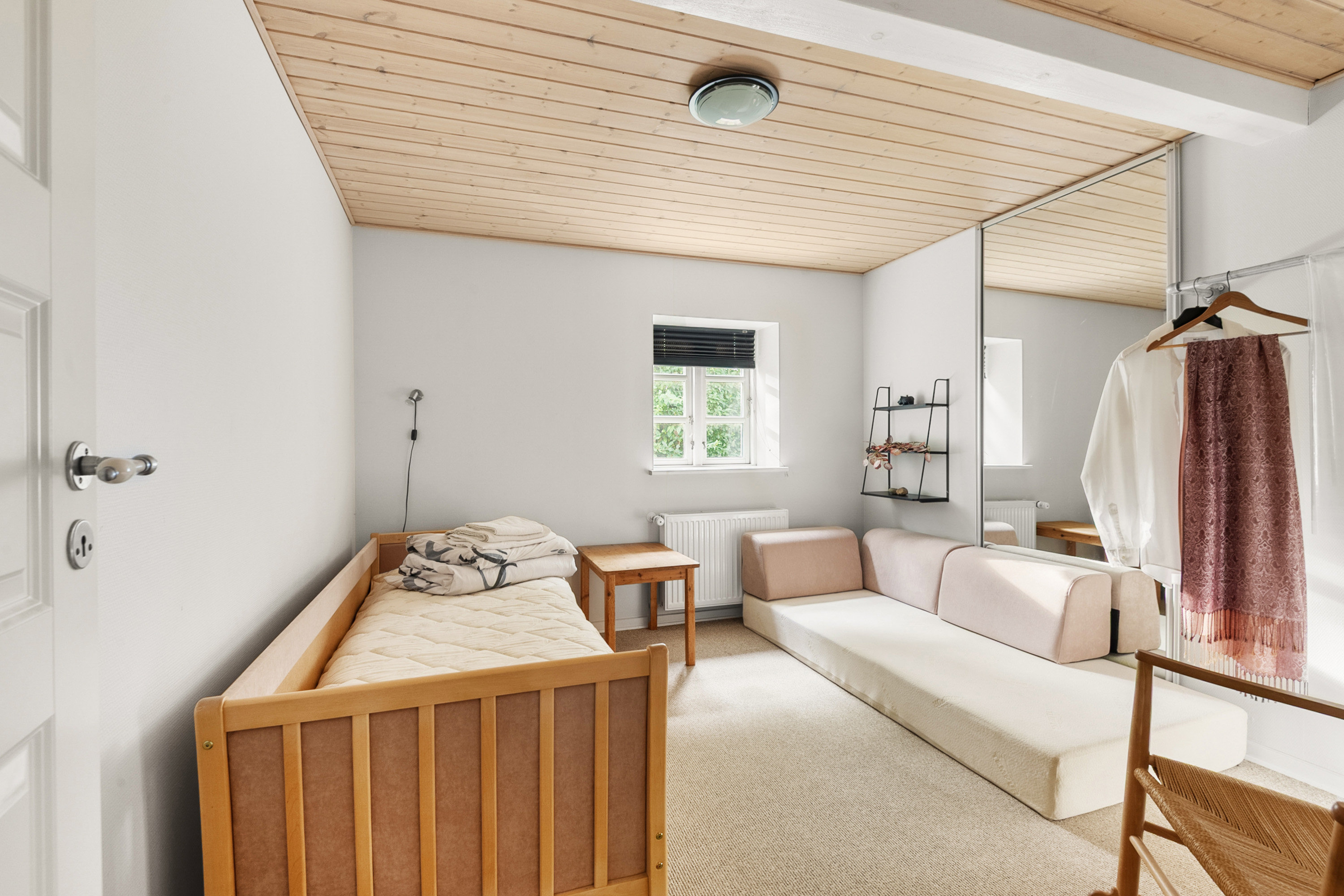 Fremhævet værelse billede i fuldskærmstilstand. Billede af Grønnevej 1, 6851 Janderup Vestj