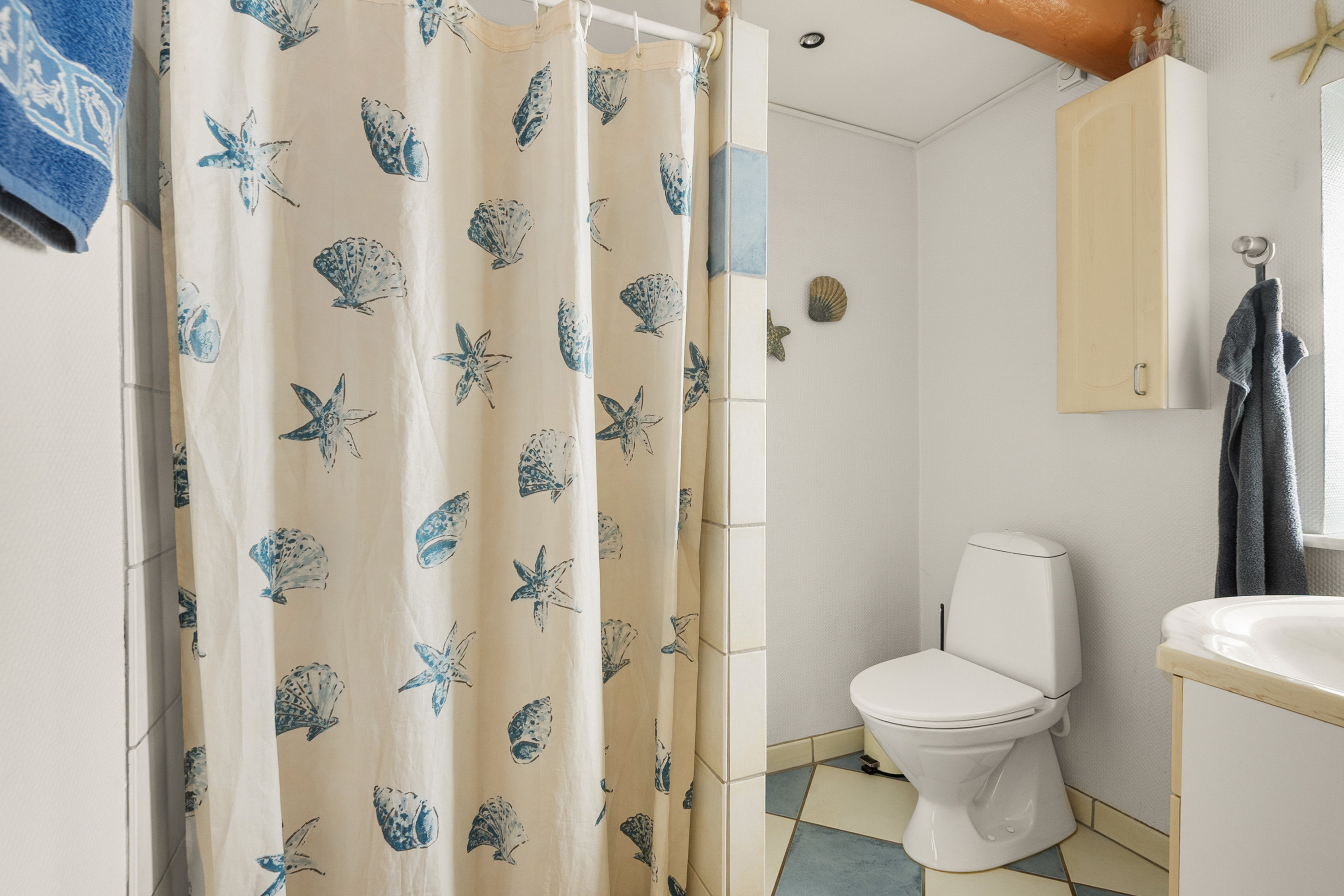 Fremhævet badeværelse billede i fuldskærmstilstand. Billede af Grønnevej 1, 6851 Janderup Vestj