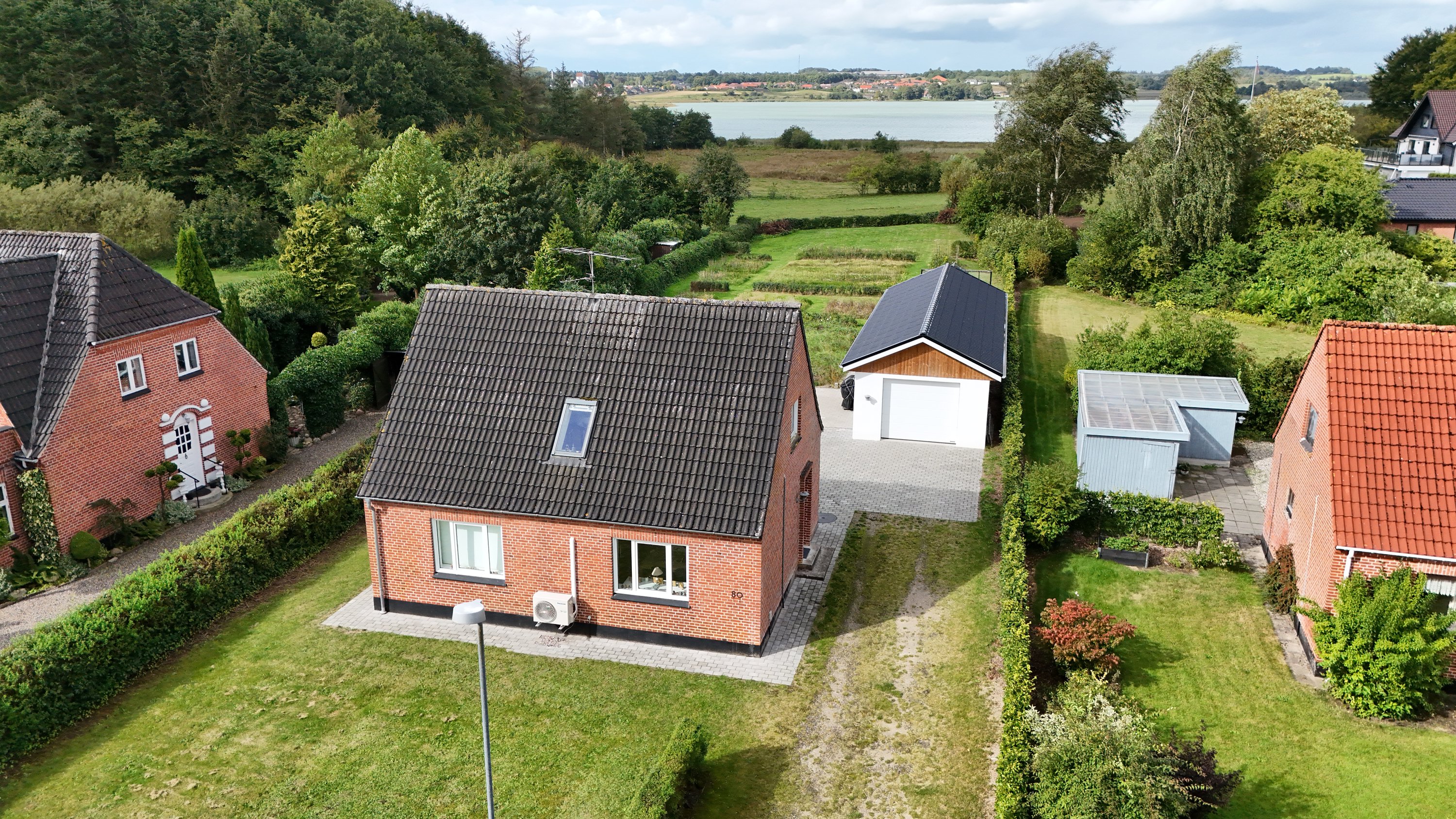 Fremhævet luftfoto billede i fuldskærmstilstand. Billede af Klejtrupvej 80, Hvornum, 9500 Hobro