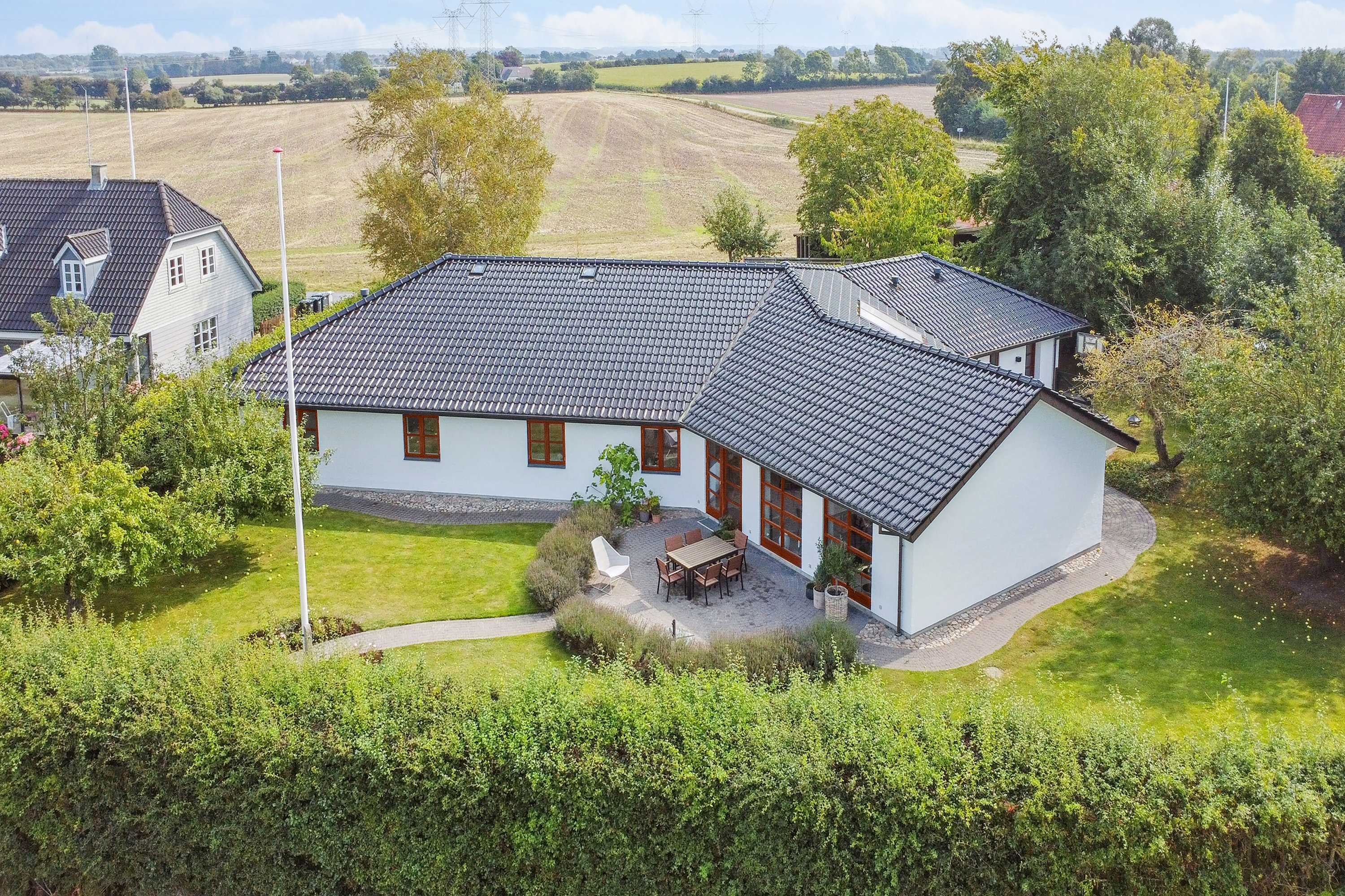 Miniaturebillede 1: set fra haven. Billede af Mosegårdvej 6, Balslev, 5592 Ejby