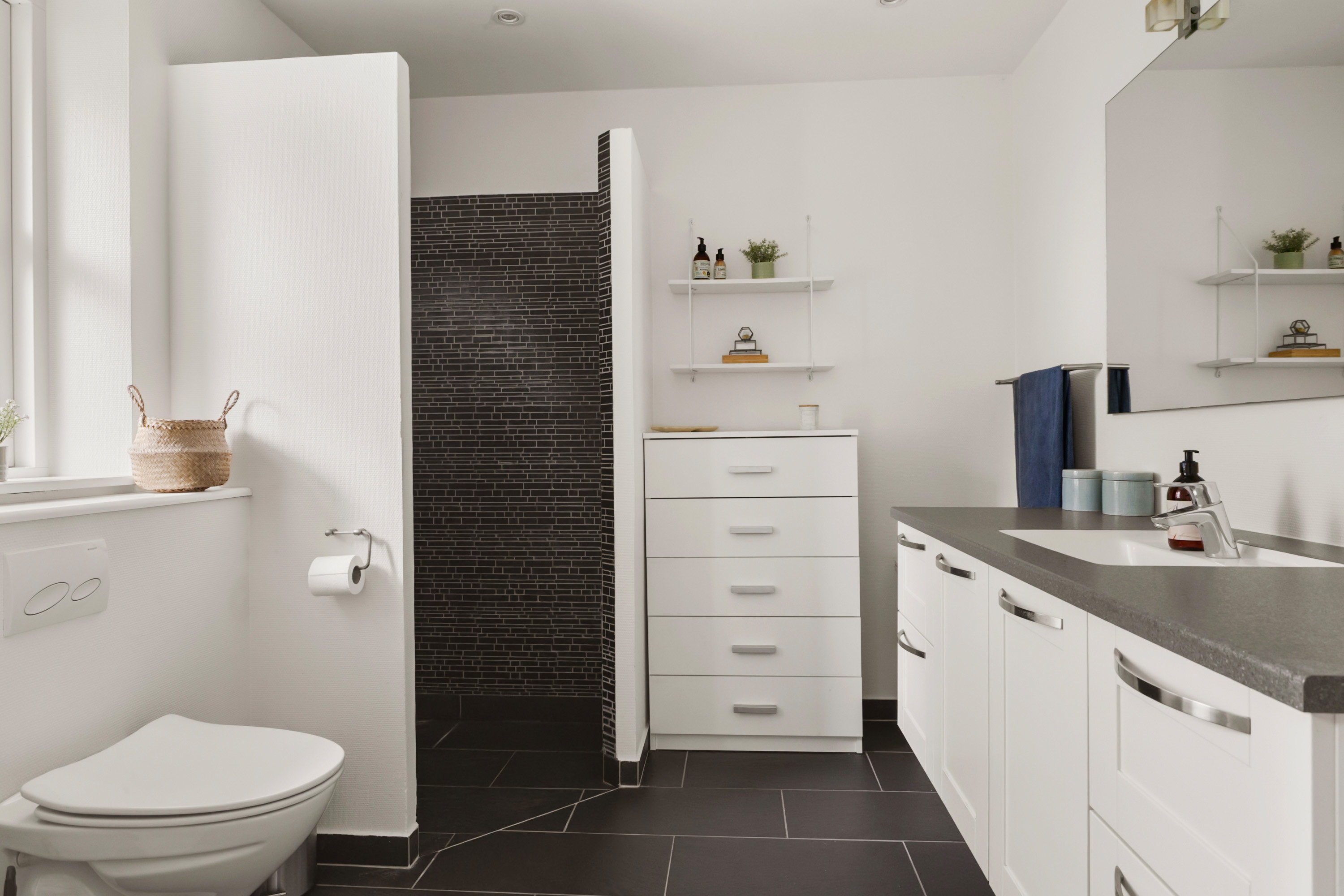 Fremhævet badeværelse billede i fuldskærmstilstand. Billede af Vestervang 65, 6650 Brørup