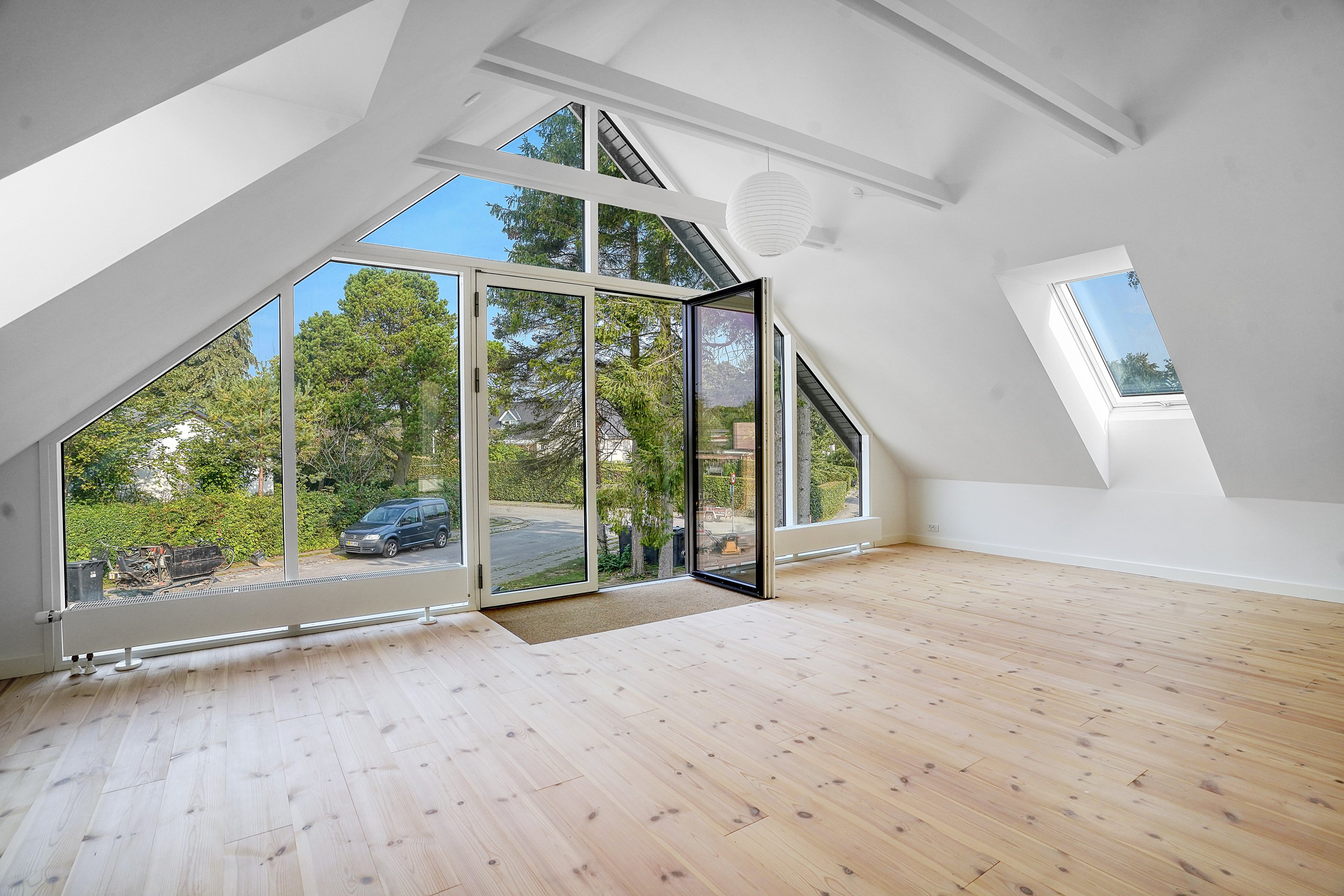 Fremhævet stue billede i fuldskærmstilstand. Billede af Pilehaven 3, Hareskov, 3500 Værløse