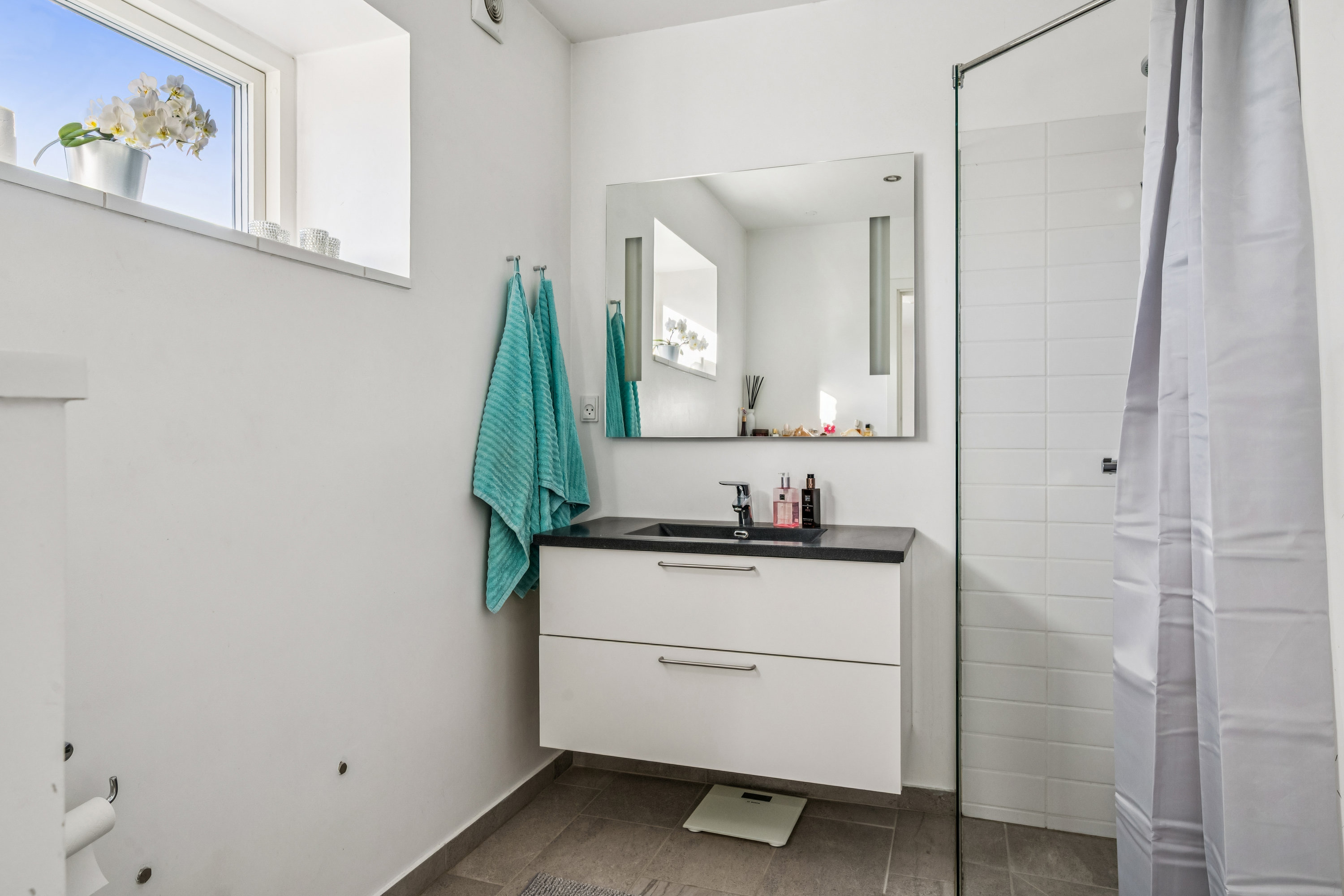 Fremhævet badeværelse billede i fuldskærmstilstand. Billede af Tretommervej 60, 8240 Risskov