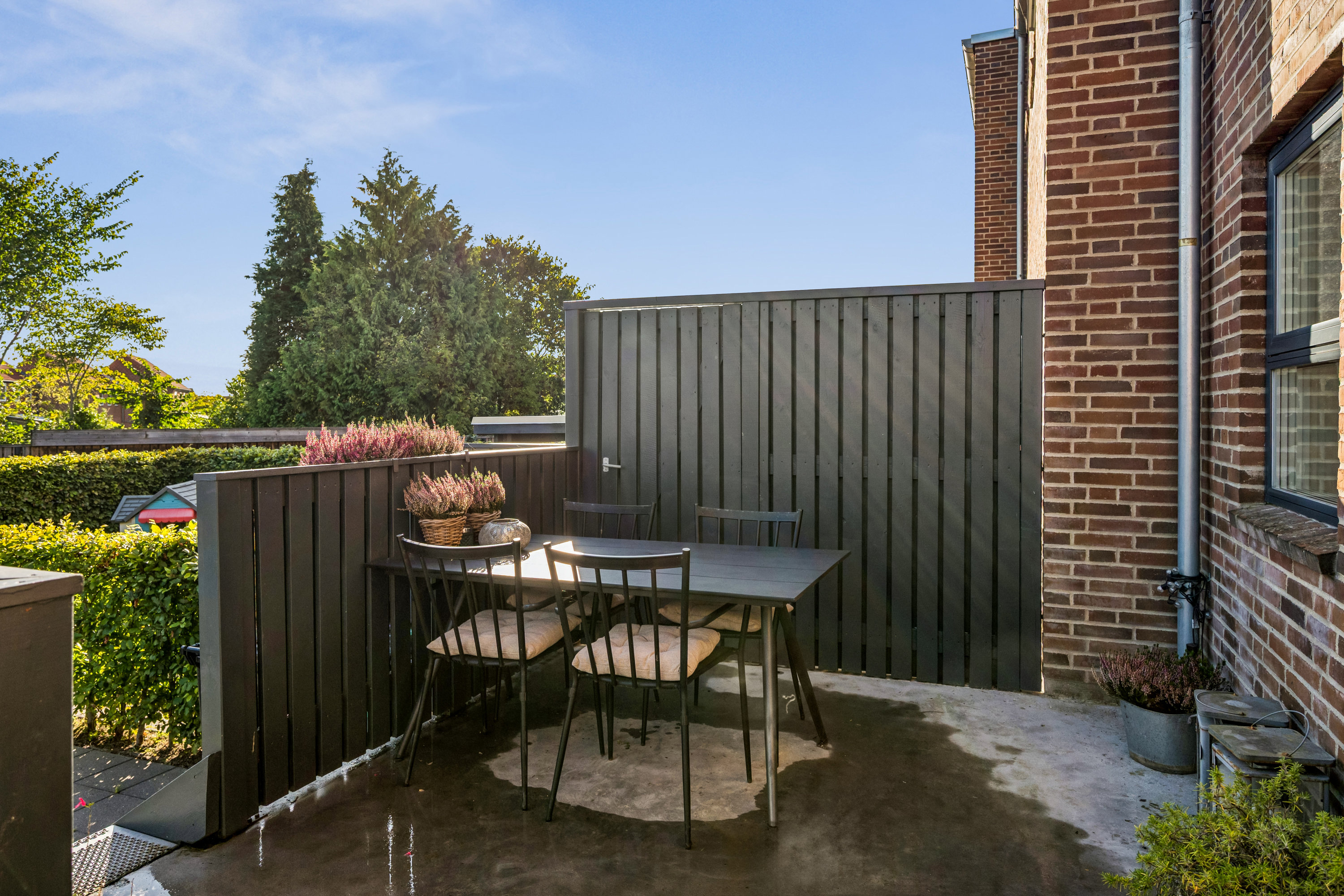 Fremhævet terrasse billede i fuldskærmstilstand. Billede af Tretommervej 60, 8240 Risskov