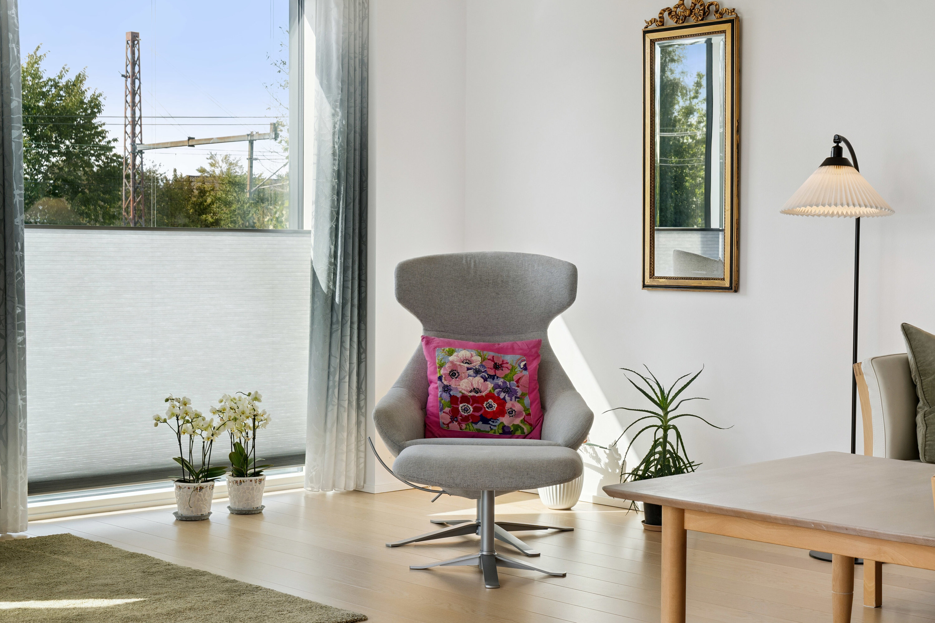 Fremhævet stue billede i fuldskærmstilstand. Billede af Skovridergårdsvej 60B, 1. 5., 2830 Virum