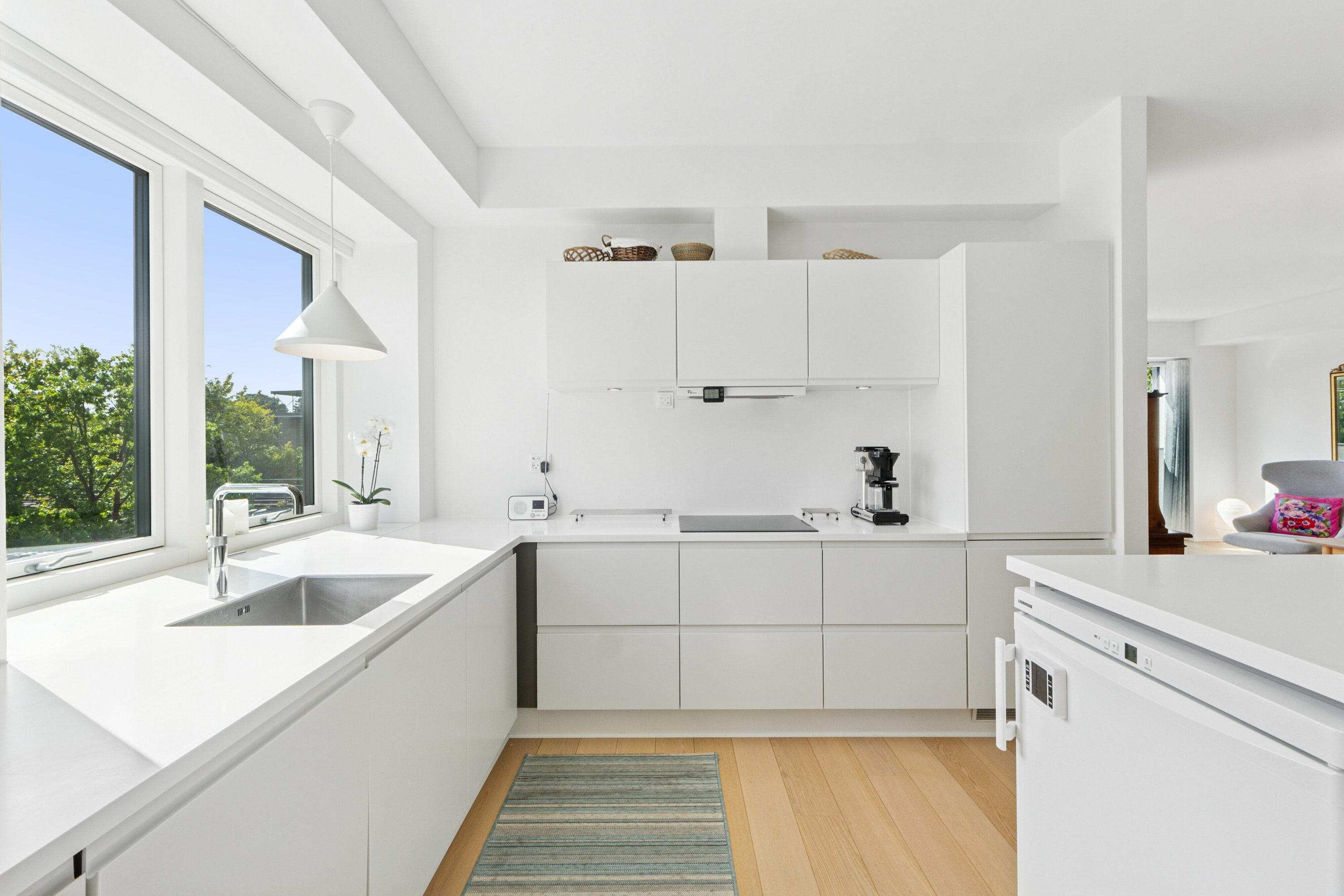 Fremhævet køkken billede i fuldskærmstilstand. Billede af Skovridergårdsvej 60B, 1. 5., 2830 Virum