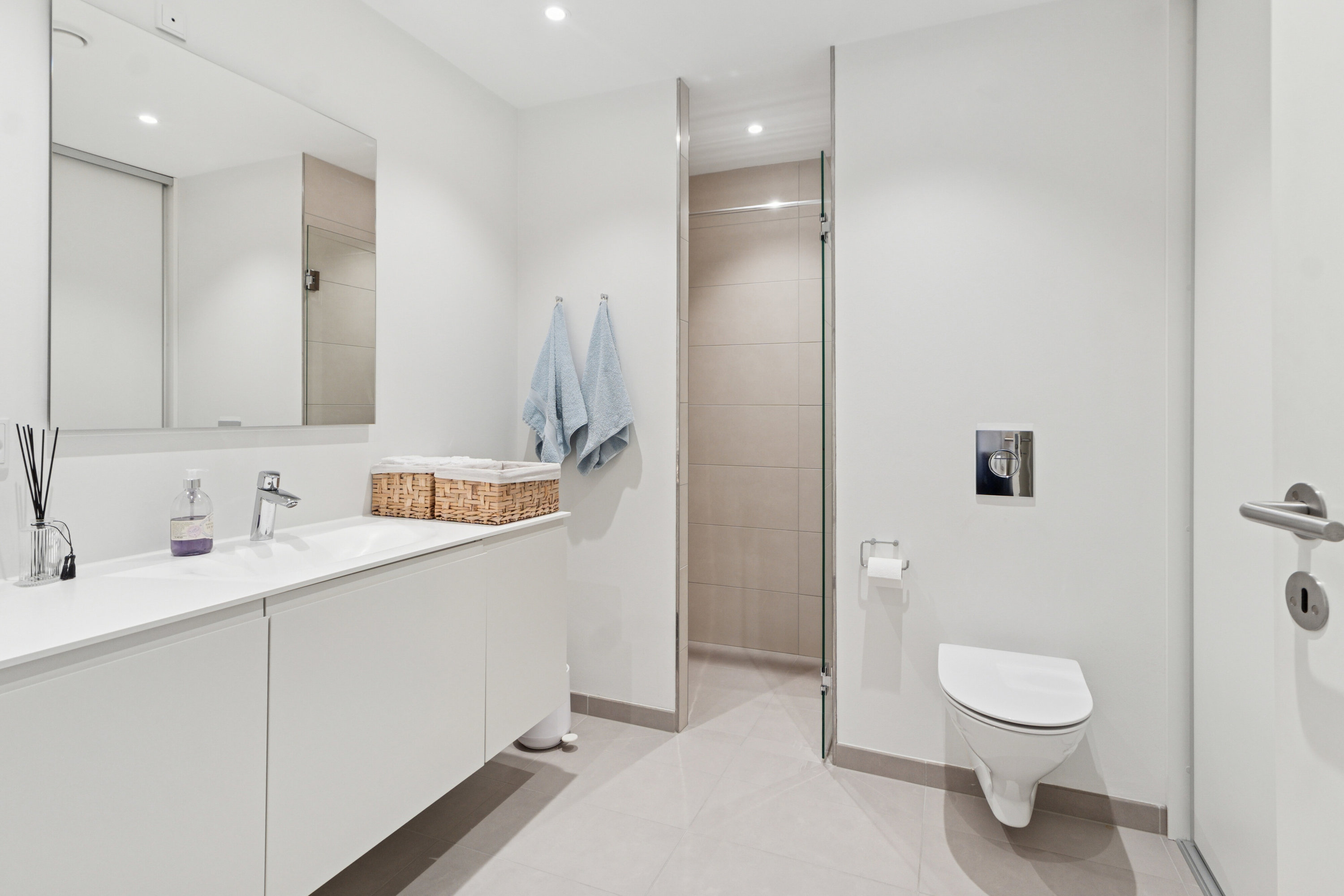 Fremhævet badeværelse 1 billede i fuldskærmstilstand. Billede af Skovridergårdsvej 60B, 1. 5., 2830 Virum