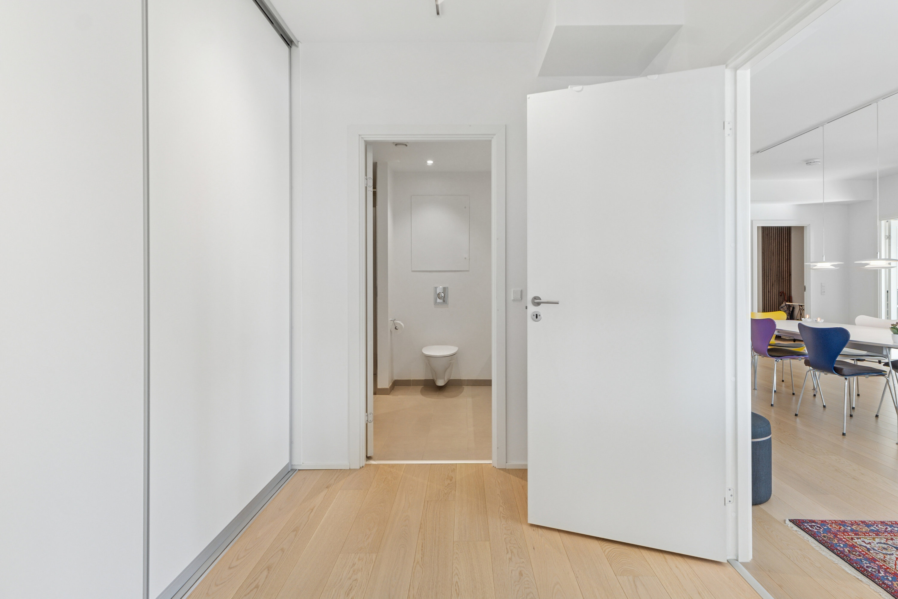 Fremhævet walk-in billede i fuldskærmstilstand. Billede af Skovridergårdsvej 60B, 1. 5., 2830 Virum