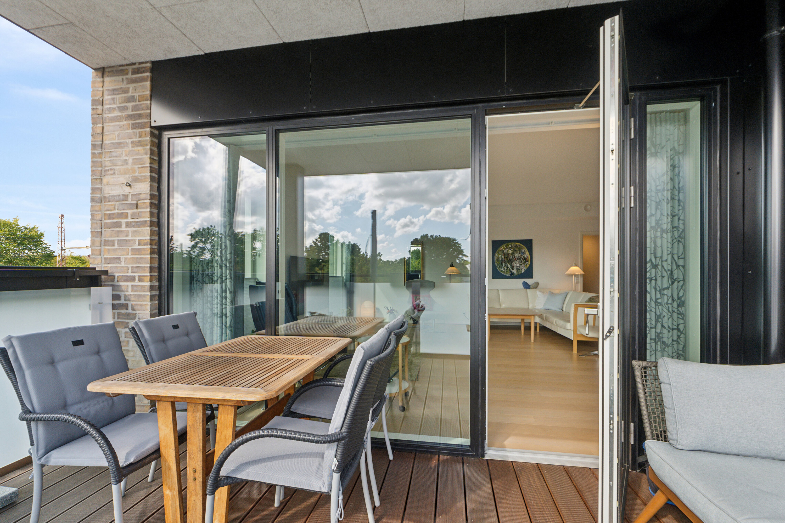 Fremhævet altan billede i fuldskærmstilstand. Billede af Skovridergårdsvej 60B, 1. 5., 2830 Virum