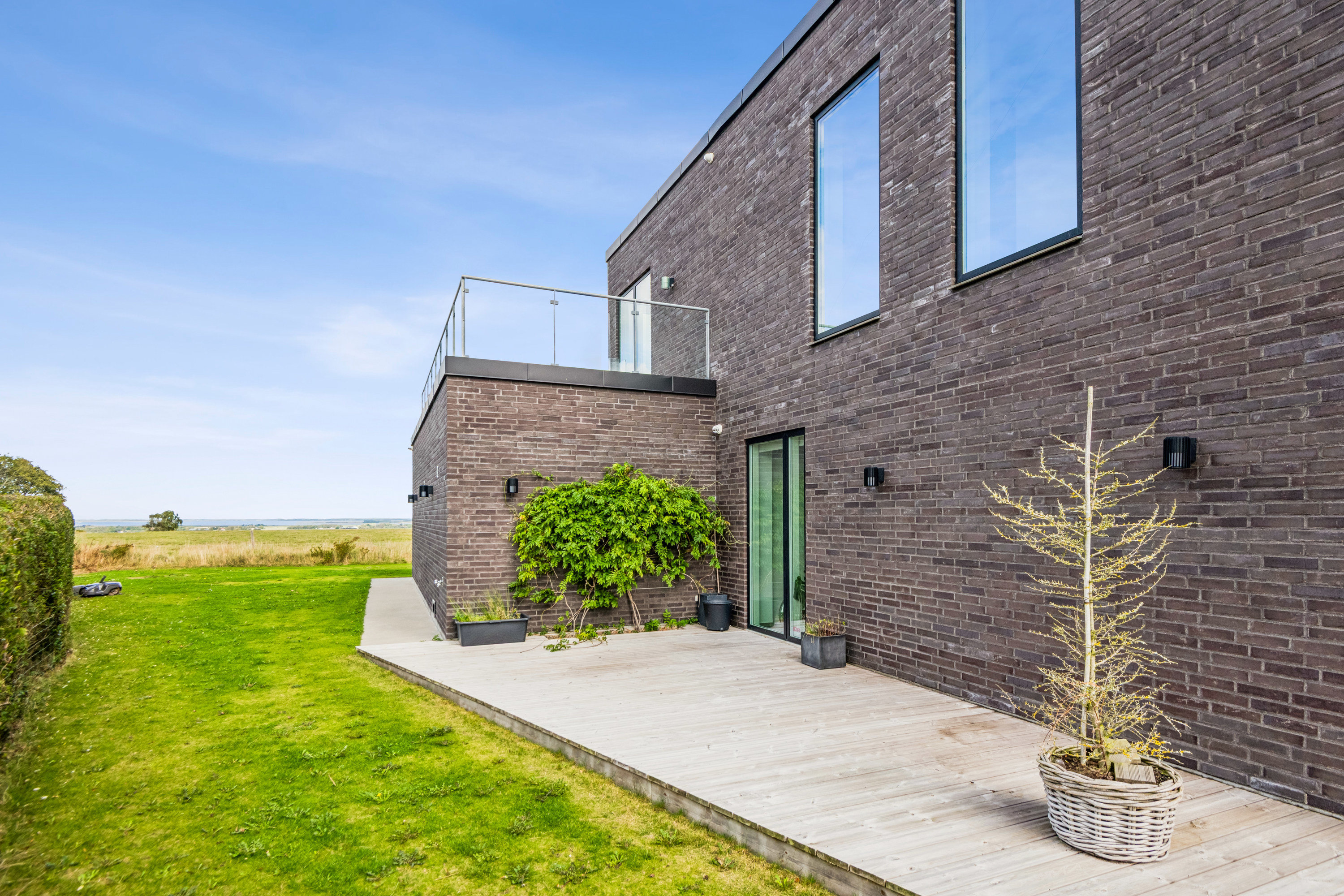 Fremhævet ejendom 1 billede i fuldskærmstilstand. Billede af Kalmanparken 102, 9200 Aalborg SV