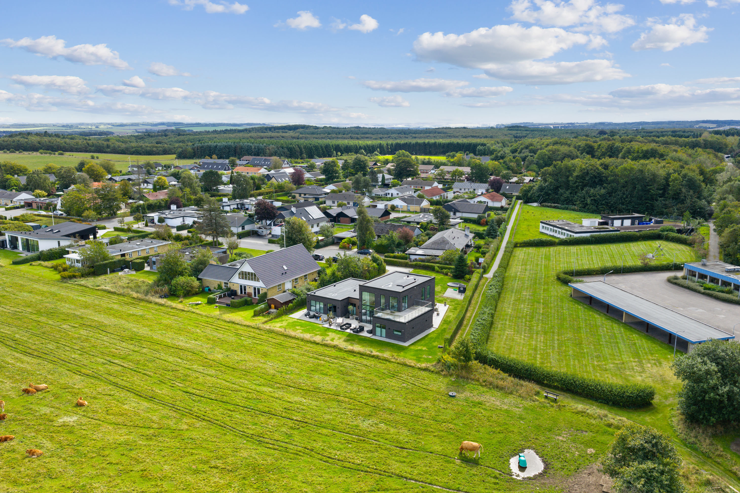 Fremhævet luftfoto billede i fuldskærmstilstand. Billede af Kalmanparken 102, 9200 Aalborg SV
