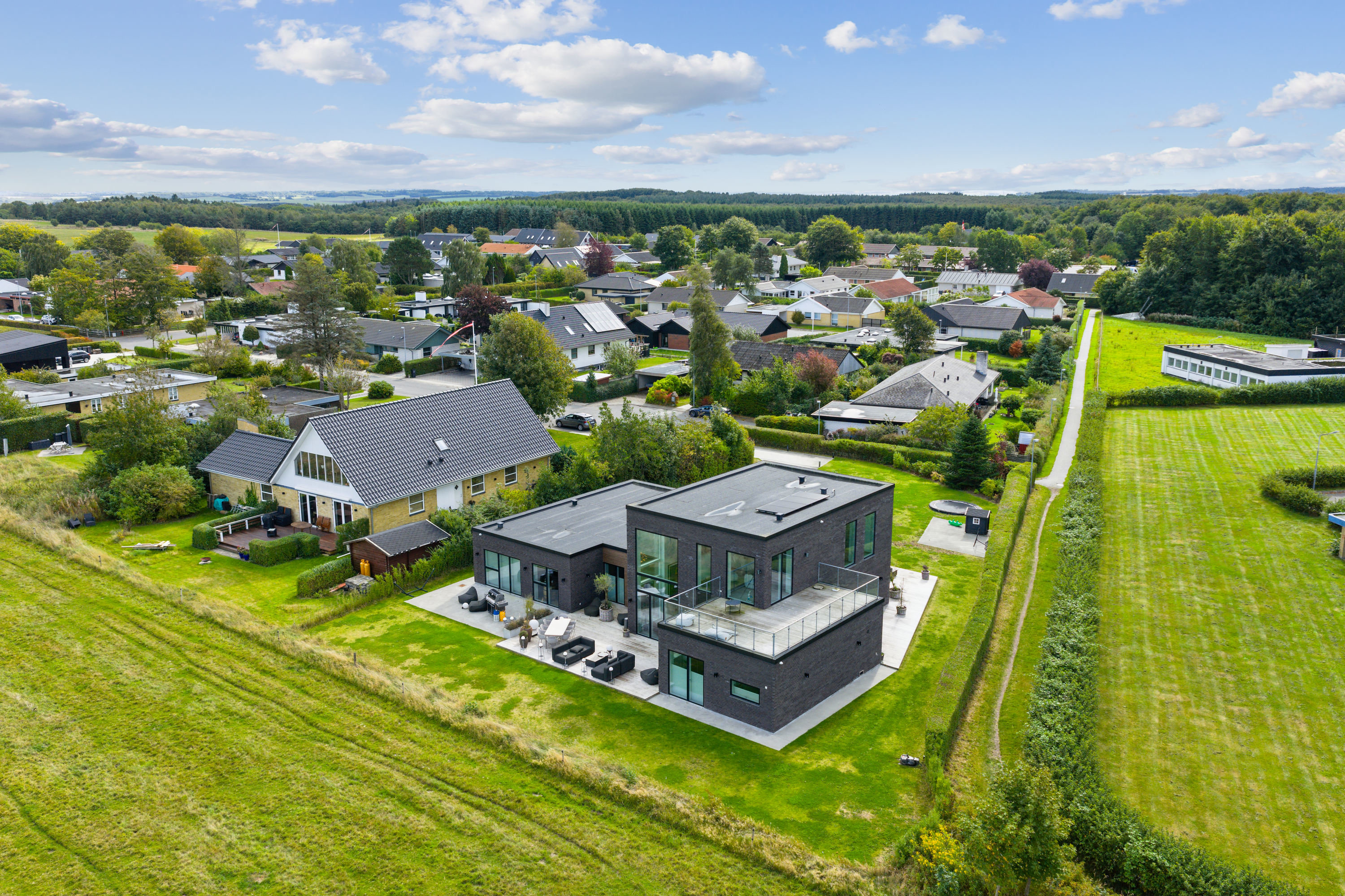 Fremhævet luftfoto billede i fuldskærmstilstand. Billede af Kalmanparken 102, 9200 Aalborg SV