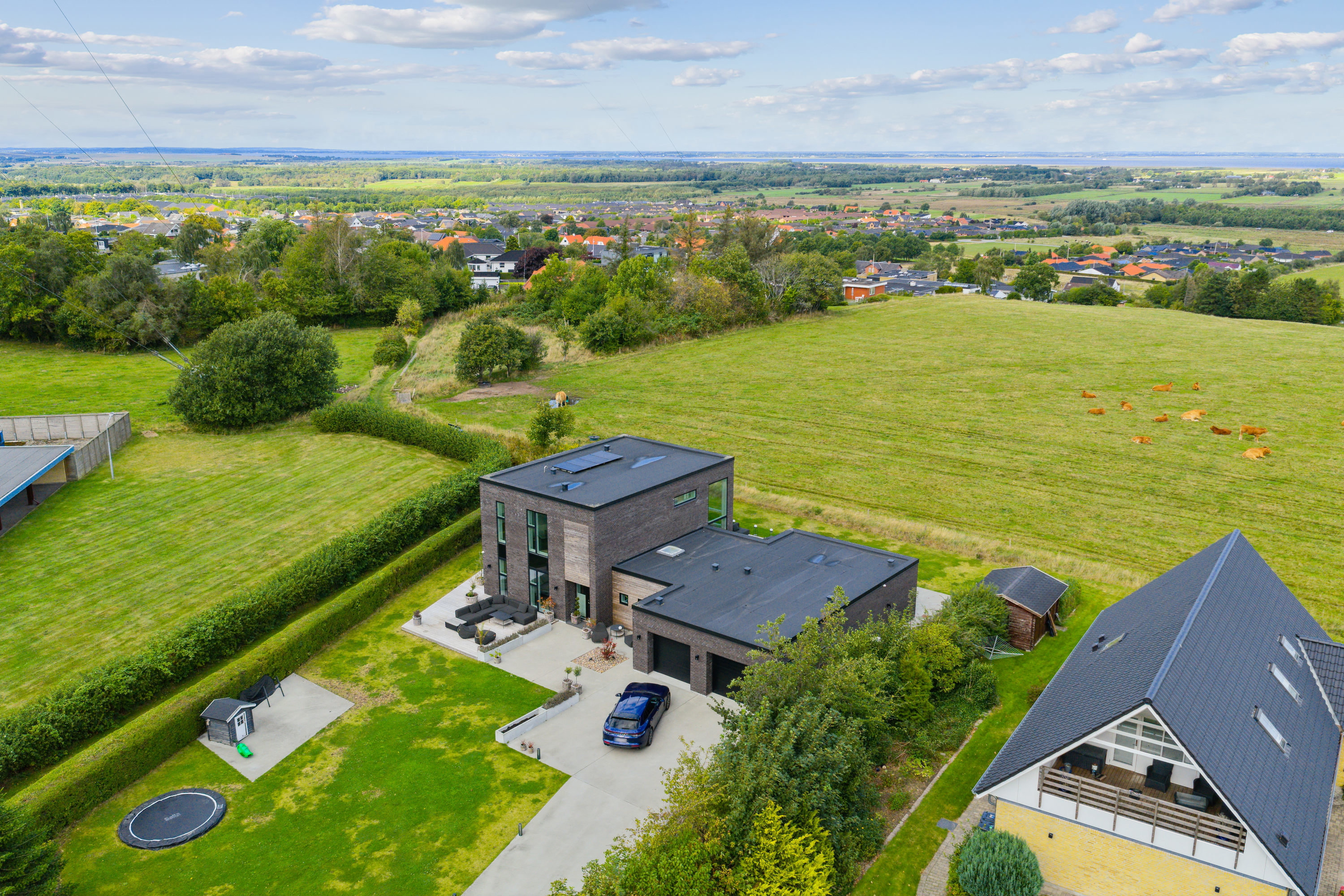 Fremhævet luftfoto billede i fuldskærmstilstand. Billede af Kalmanparken 102, 9200 Aalborg SV
