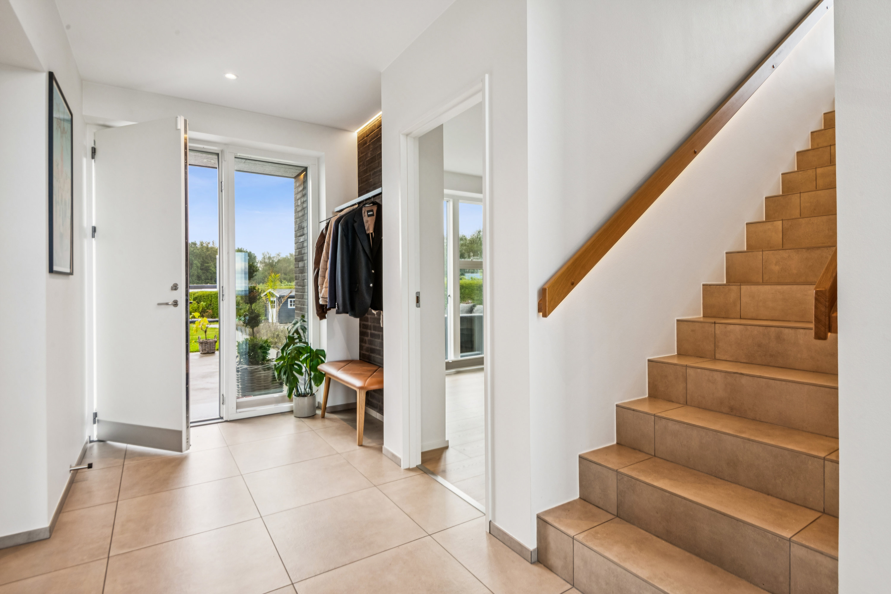 Fremhævet gang billede i fuldskærmstilstand. Billede af Kalmanparken 102, 9200 Aalborg SV