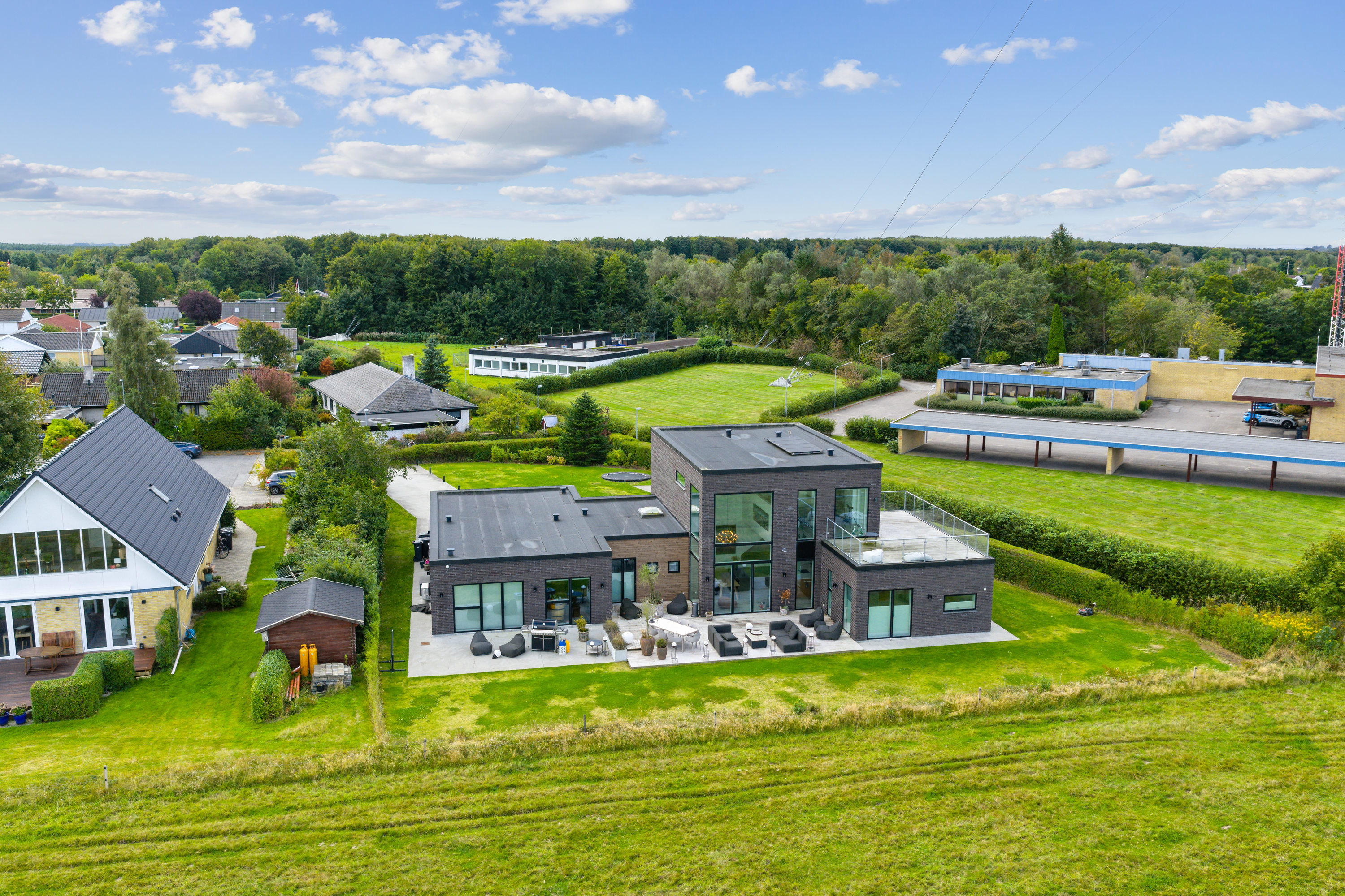 Fremhævet luftfoto billede i fuldskærmstilstand. Billede af Kalmanparken 102, 9200 Aalborg SV