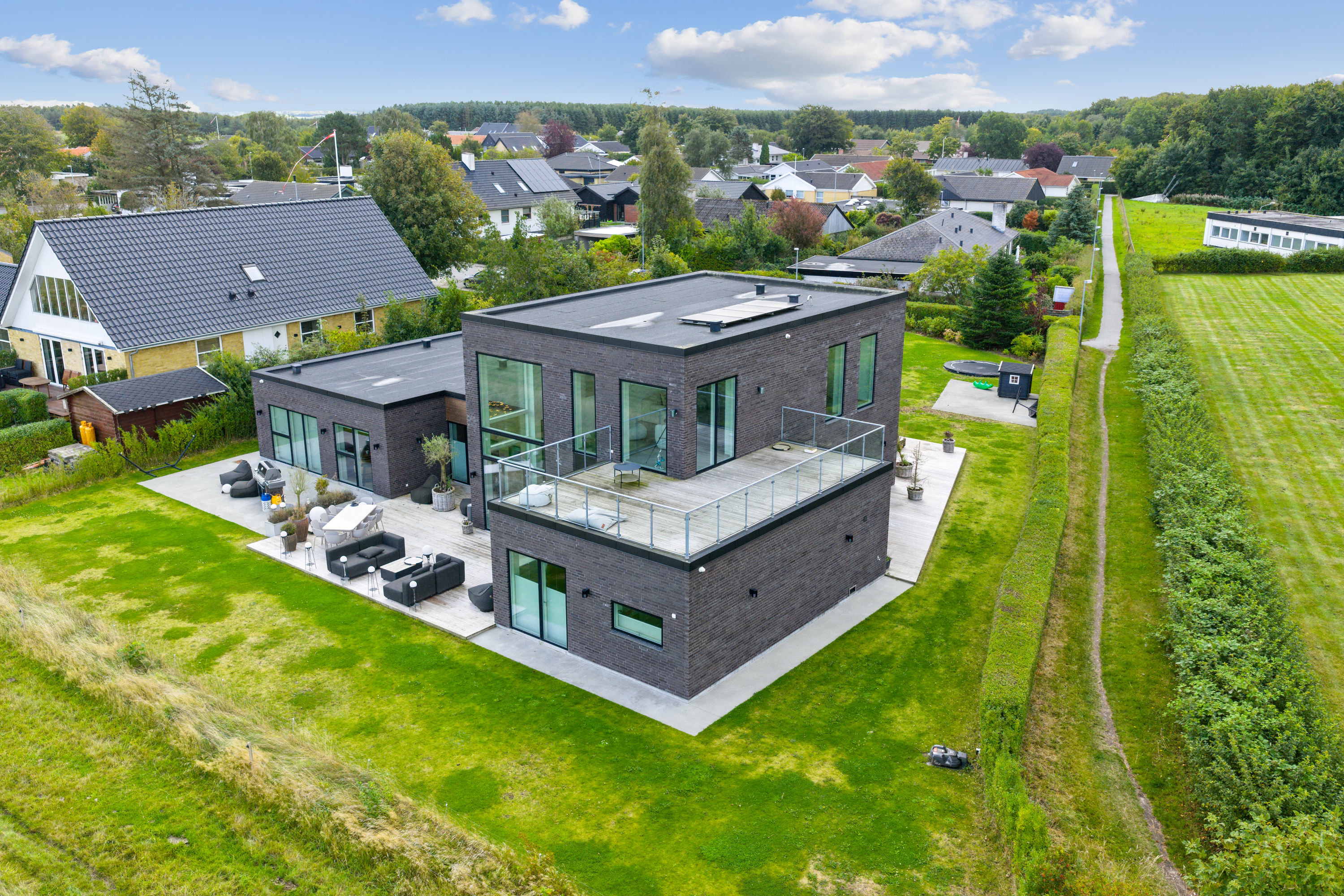 Fremhævet luftfoto billede i fuldskærmstilstand. Billede af Kalmanparken 102, 9200 Aalborg SV