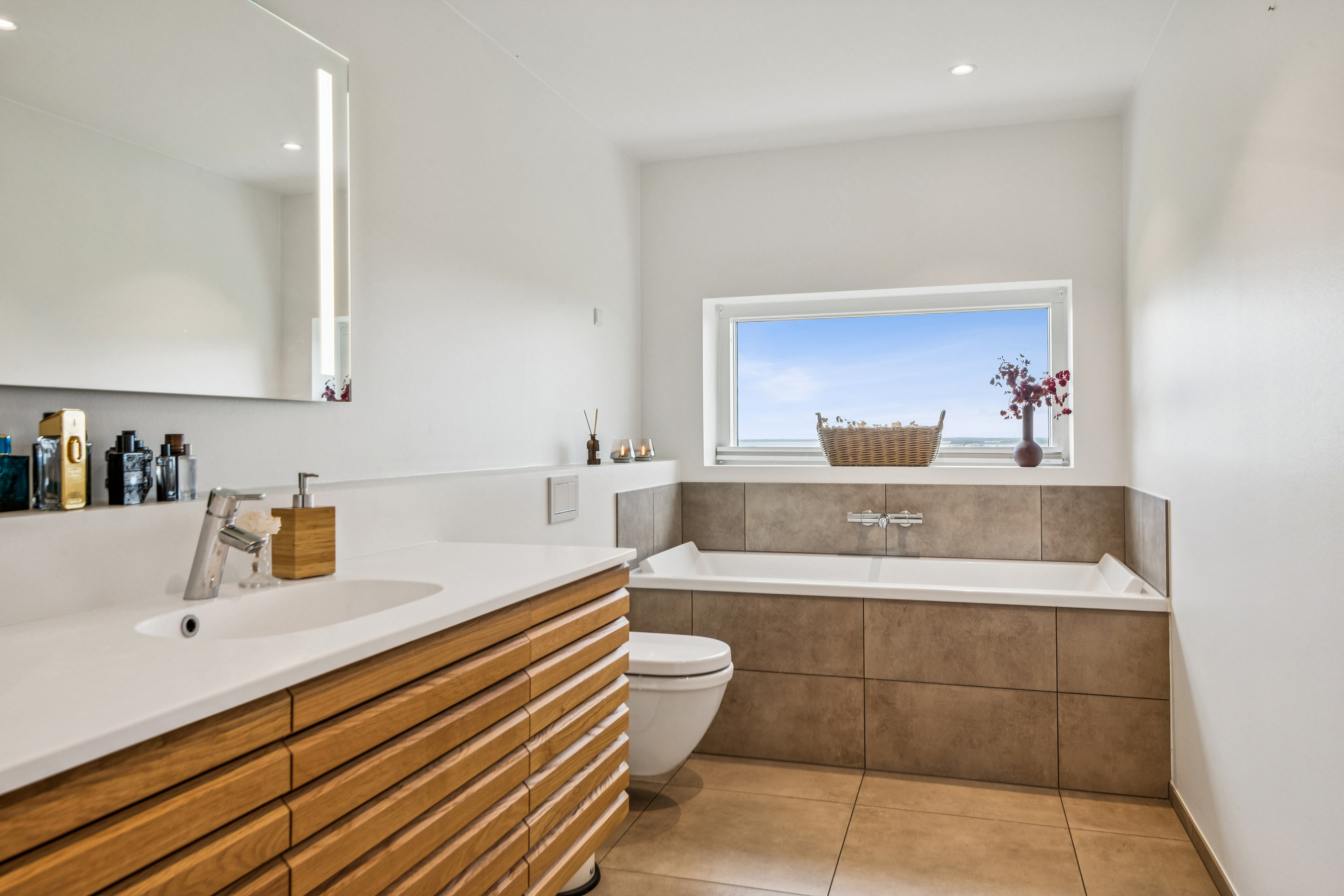 Fremhævet badeværelse billede i fuldskærmstilstand. Billede af Kalmanparken 102, 9200 Aalborg SV