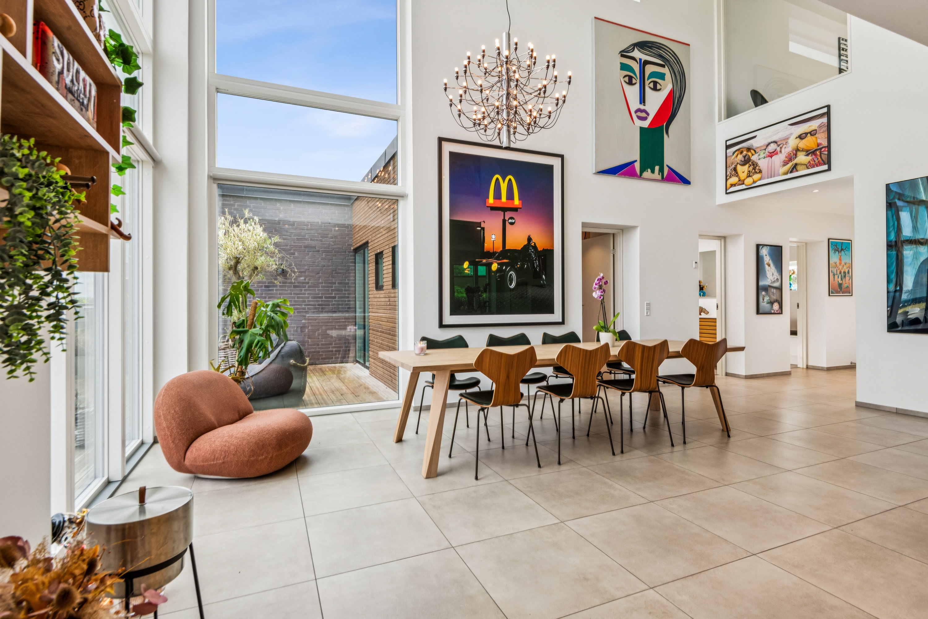 Fremhævet stue billede i fuldskærmstilstand. Billede af Kalmanparken 102, 9200 Aalborg SV