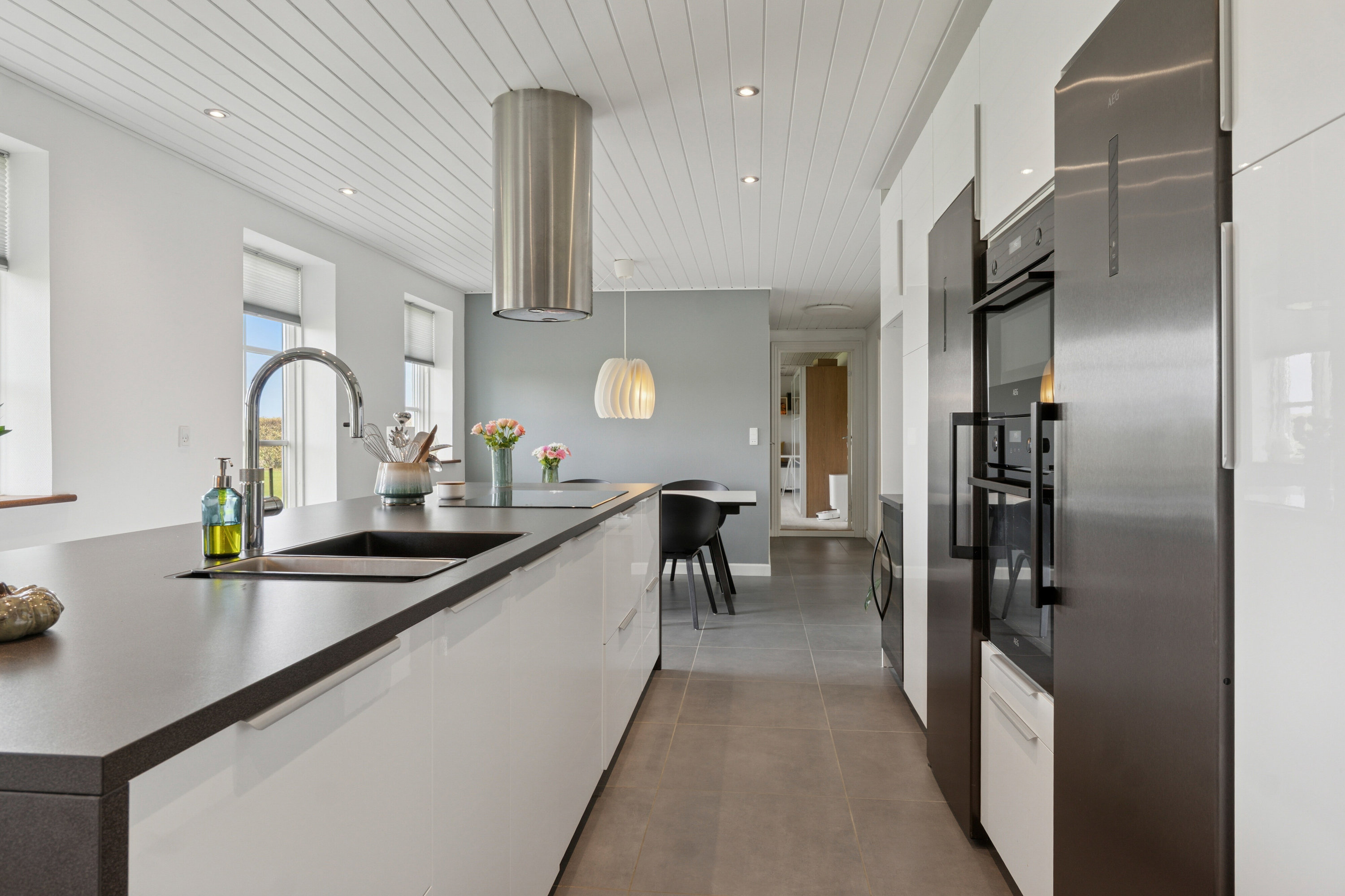 Fremhævet køkken med spiseplads billede i fuldskærmstilstand. Billede af Ramsvej 159, Bjergby, 9800 Hjørring