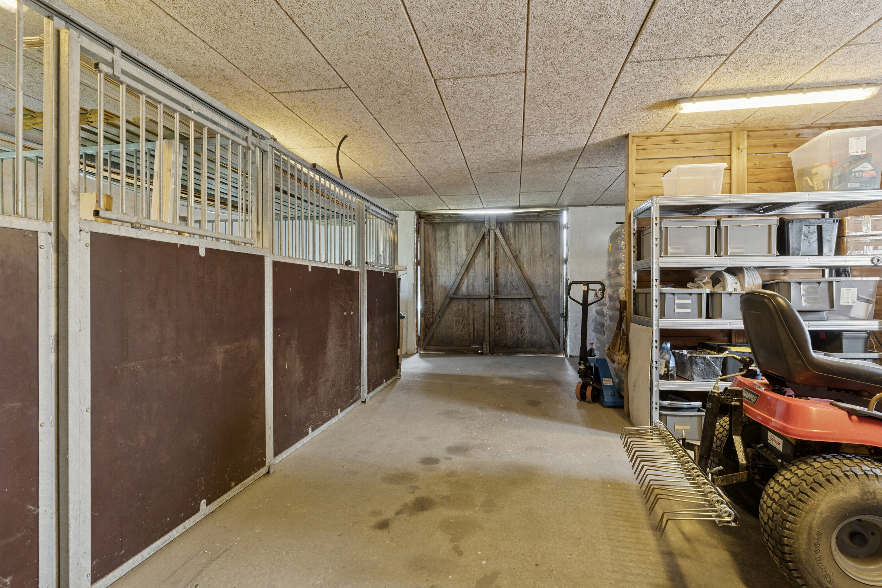 Fremhævet hestebokse billede i fuldskærmstilstand. Billede af Ramsvej 159, Bjergby, 9800 Hjørring